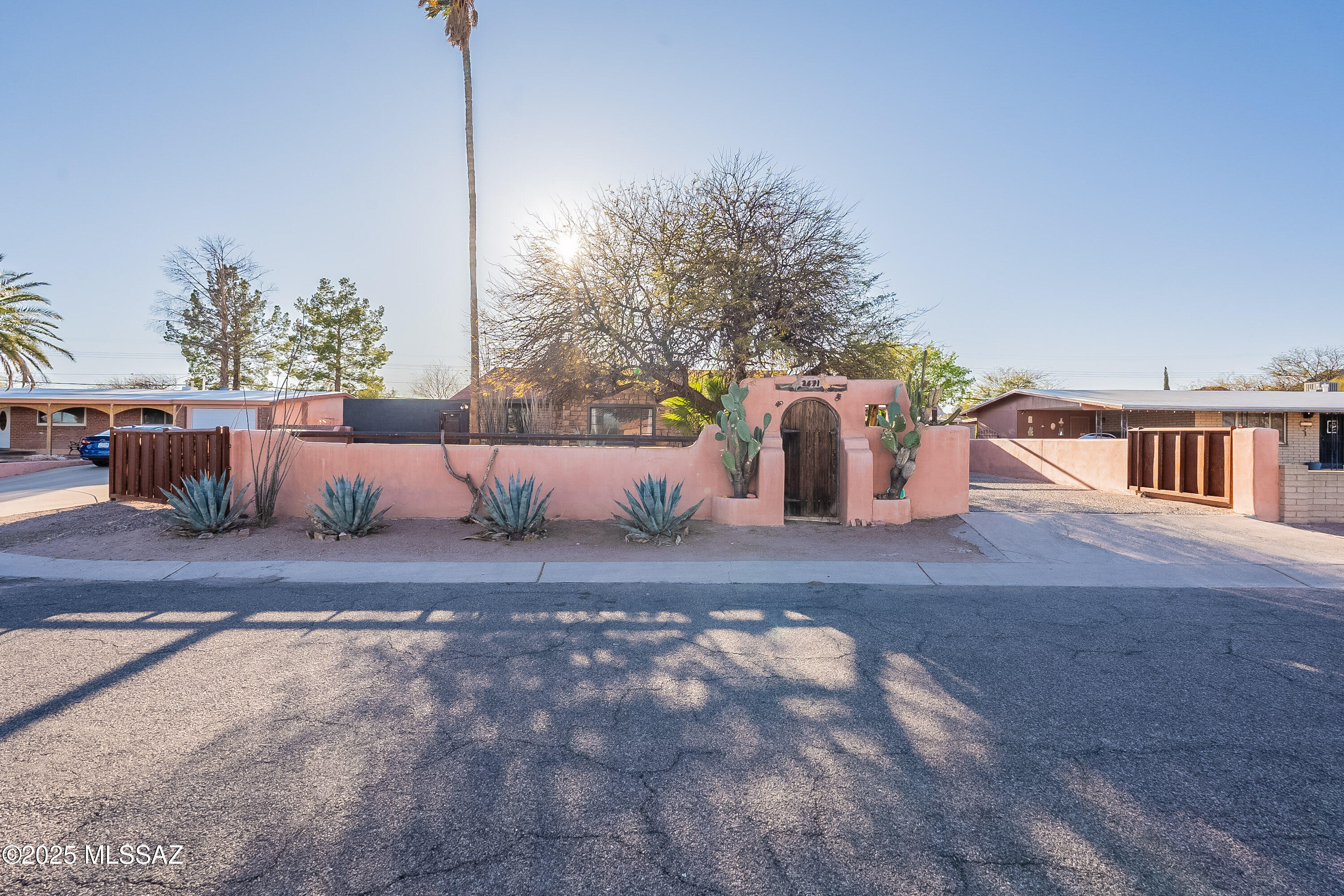 2671 W Tolosa Circle