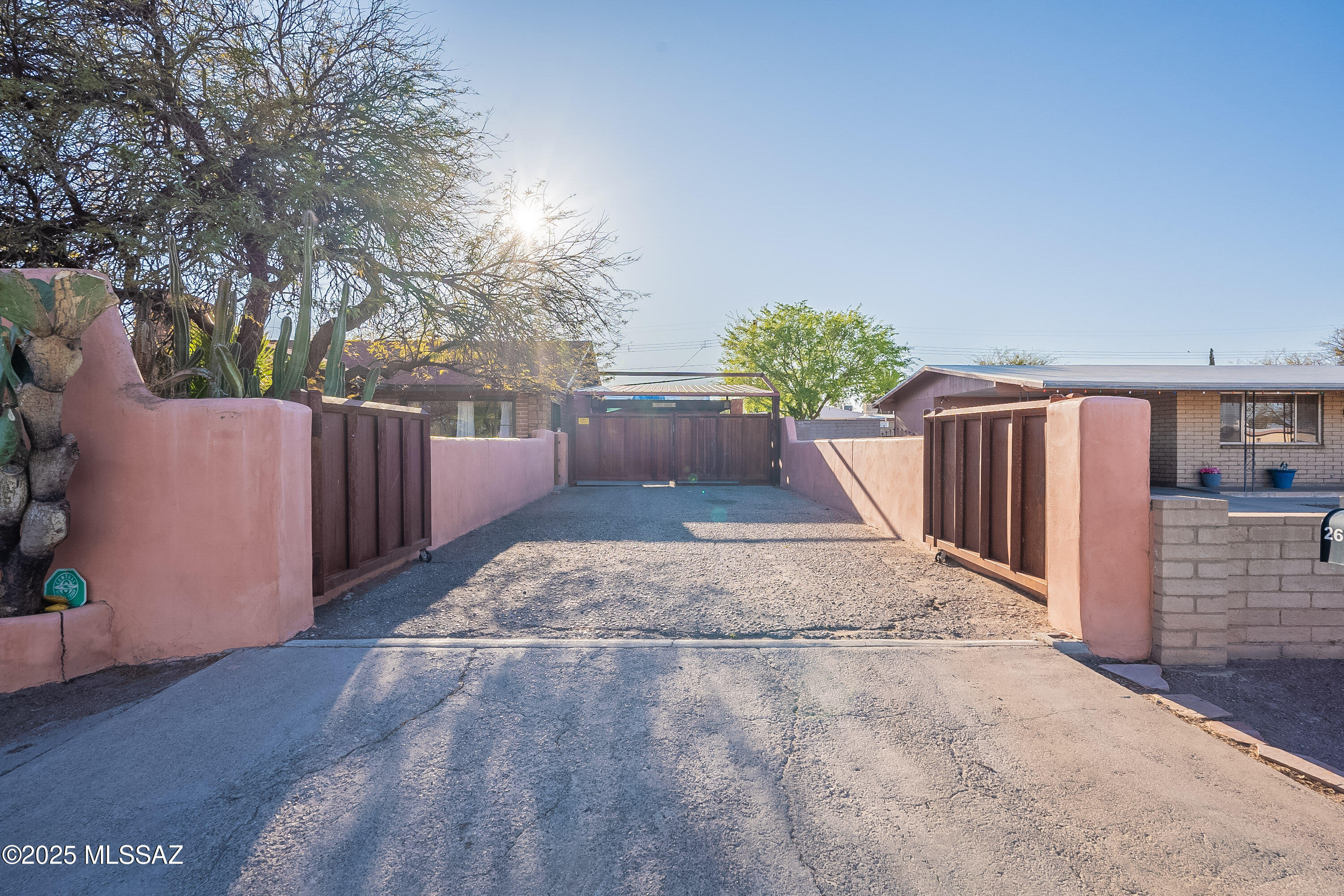 2671 W Tolosa Circle