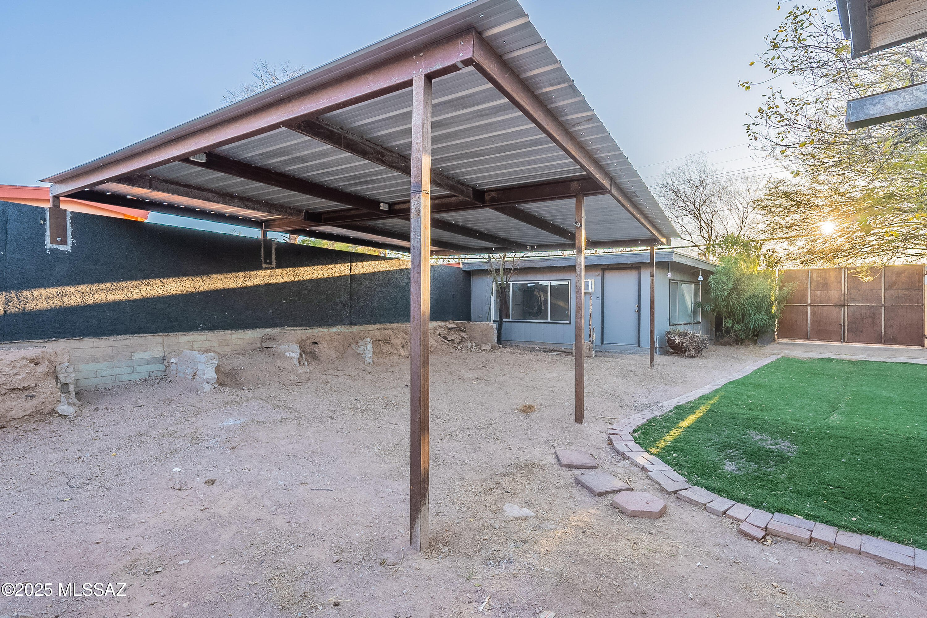 2671 W Tolosa Circle