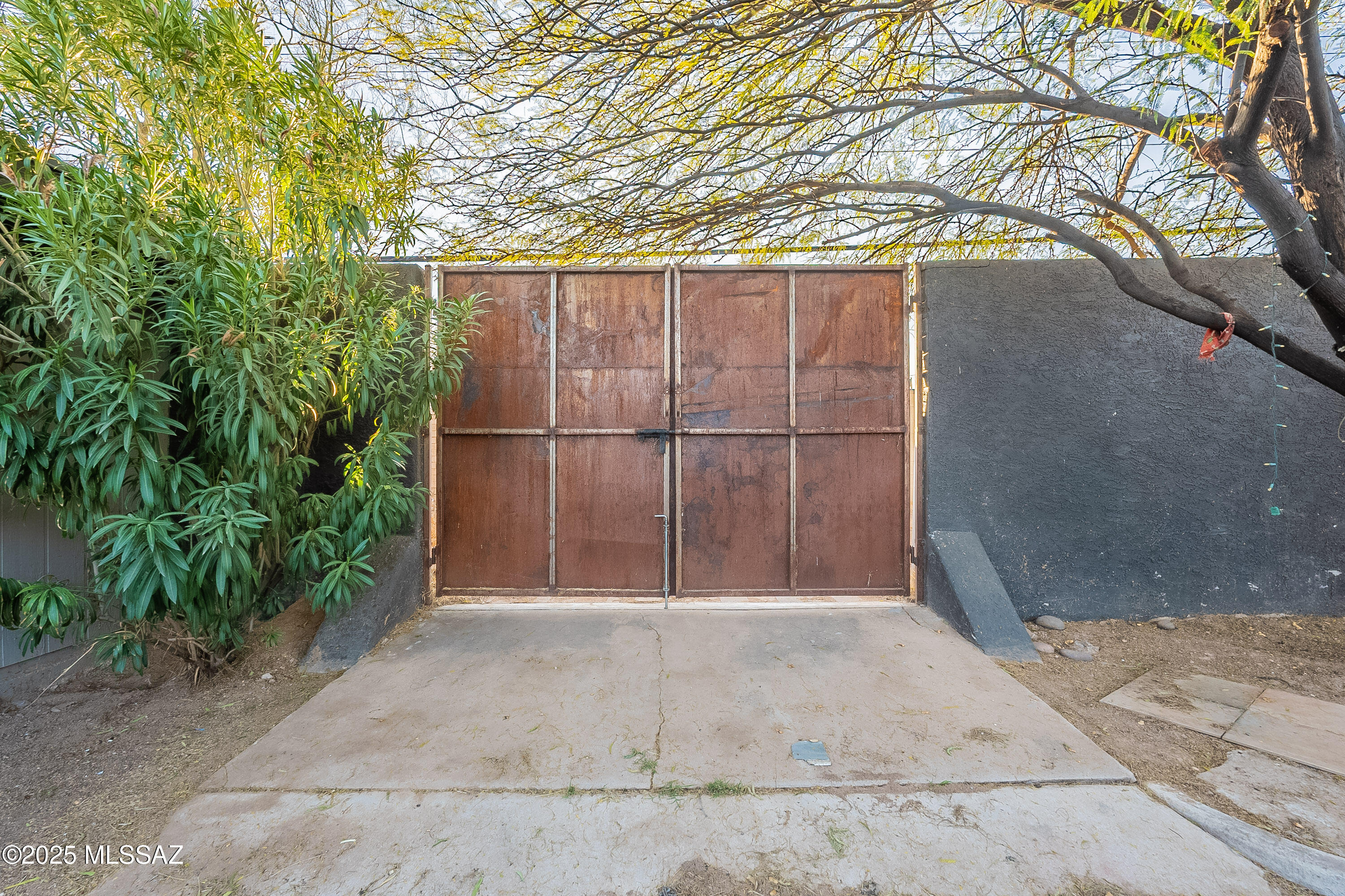 2671 W Tolosa Circle