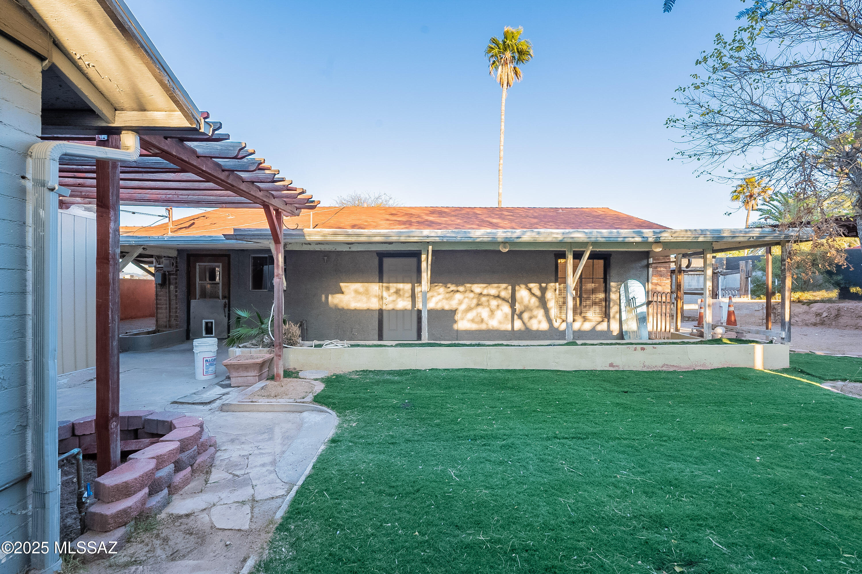 2671 W Tolosa Circle