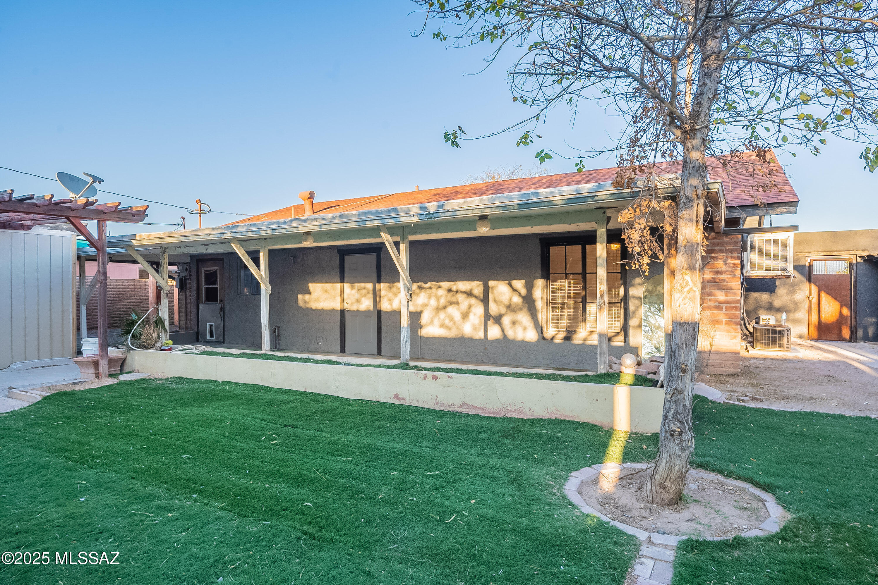2671 W Tolosa Circle