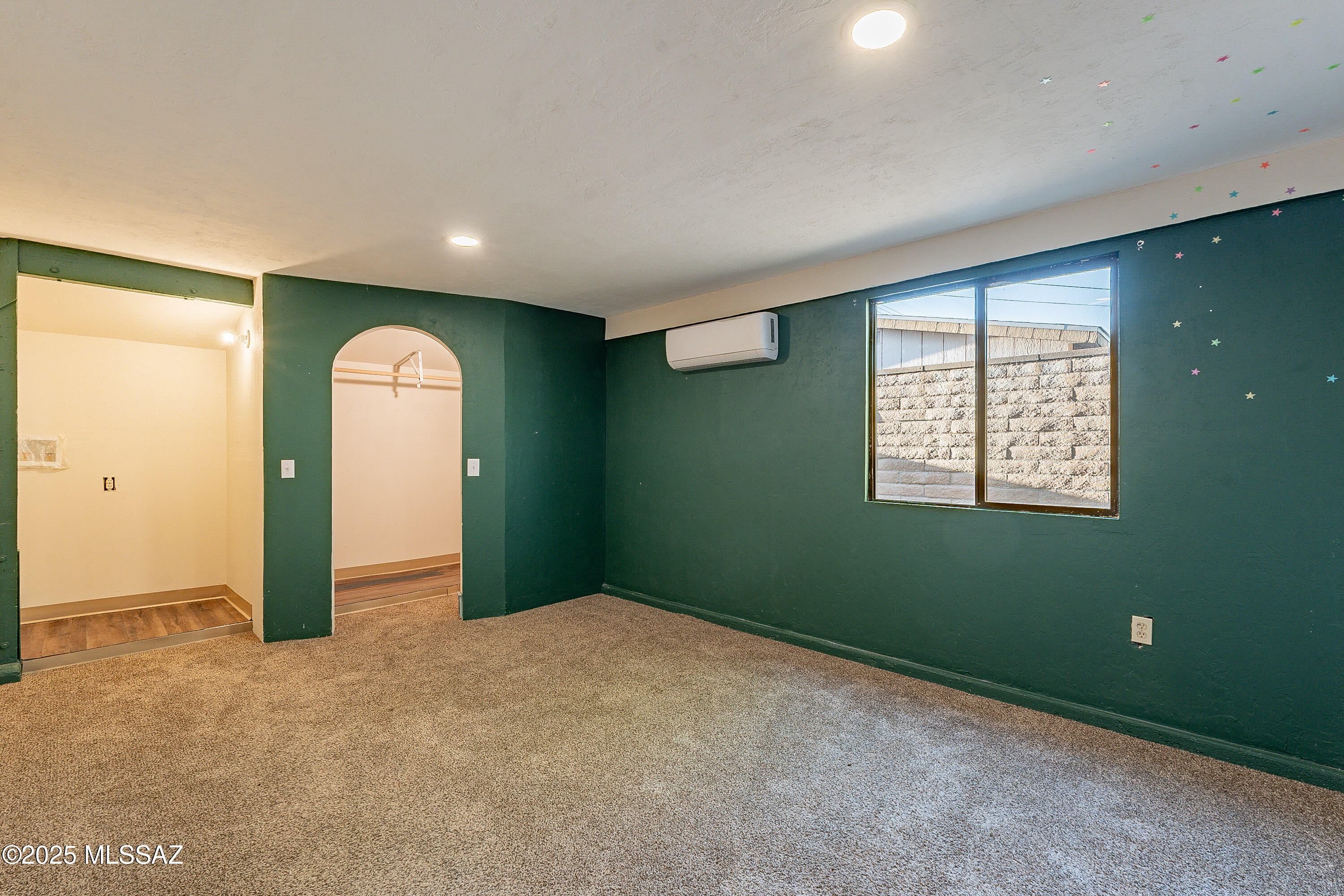 2671 W Tolosa Circle