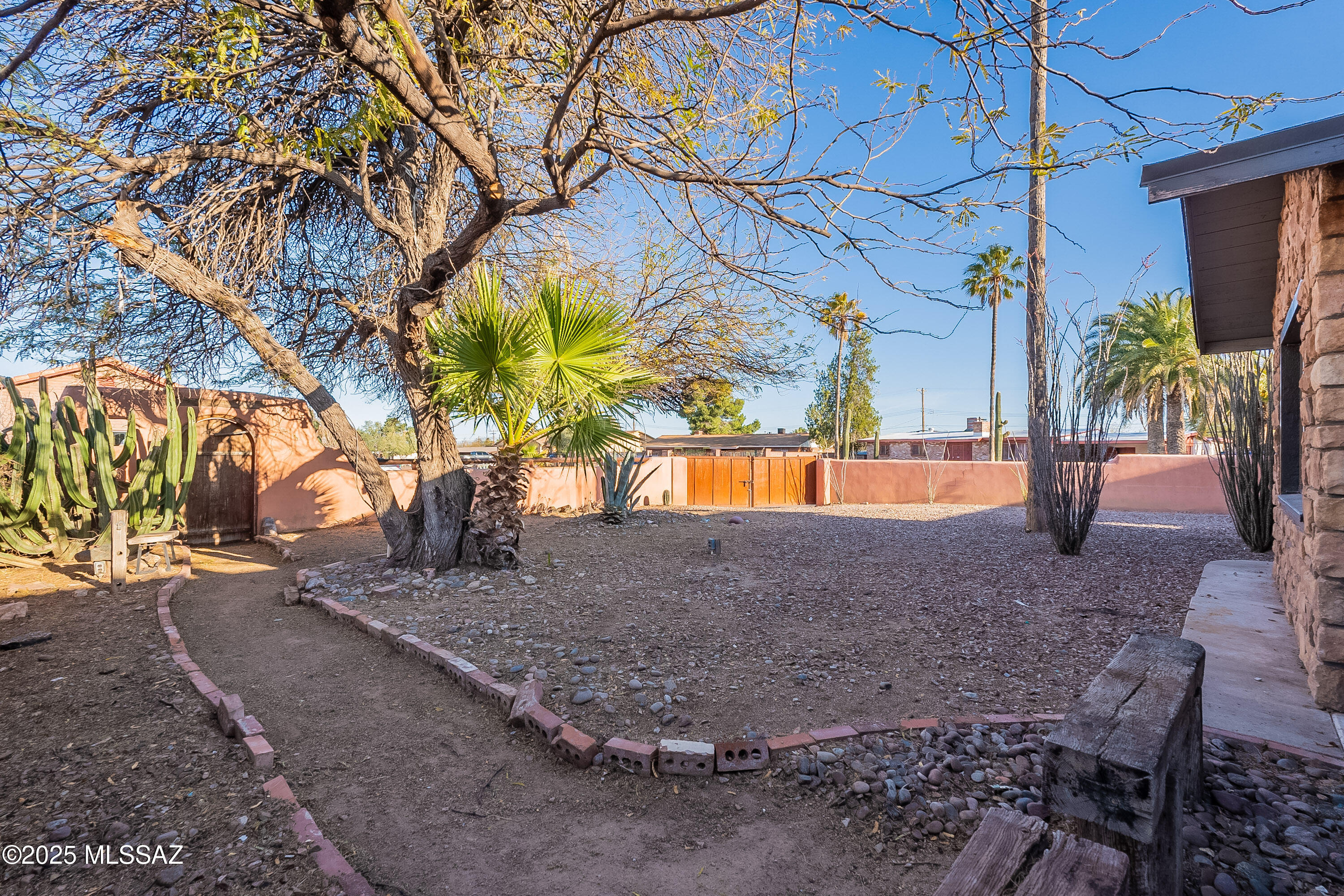2671 W Tolosa Circle