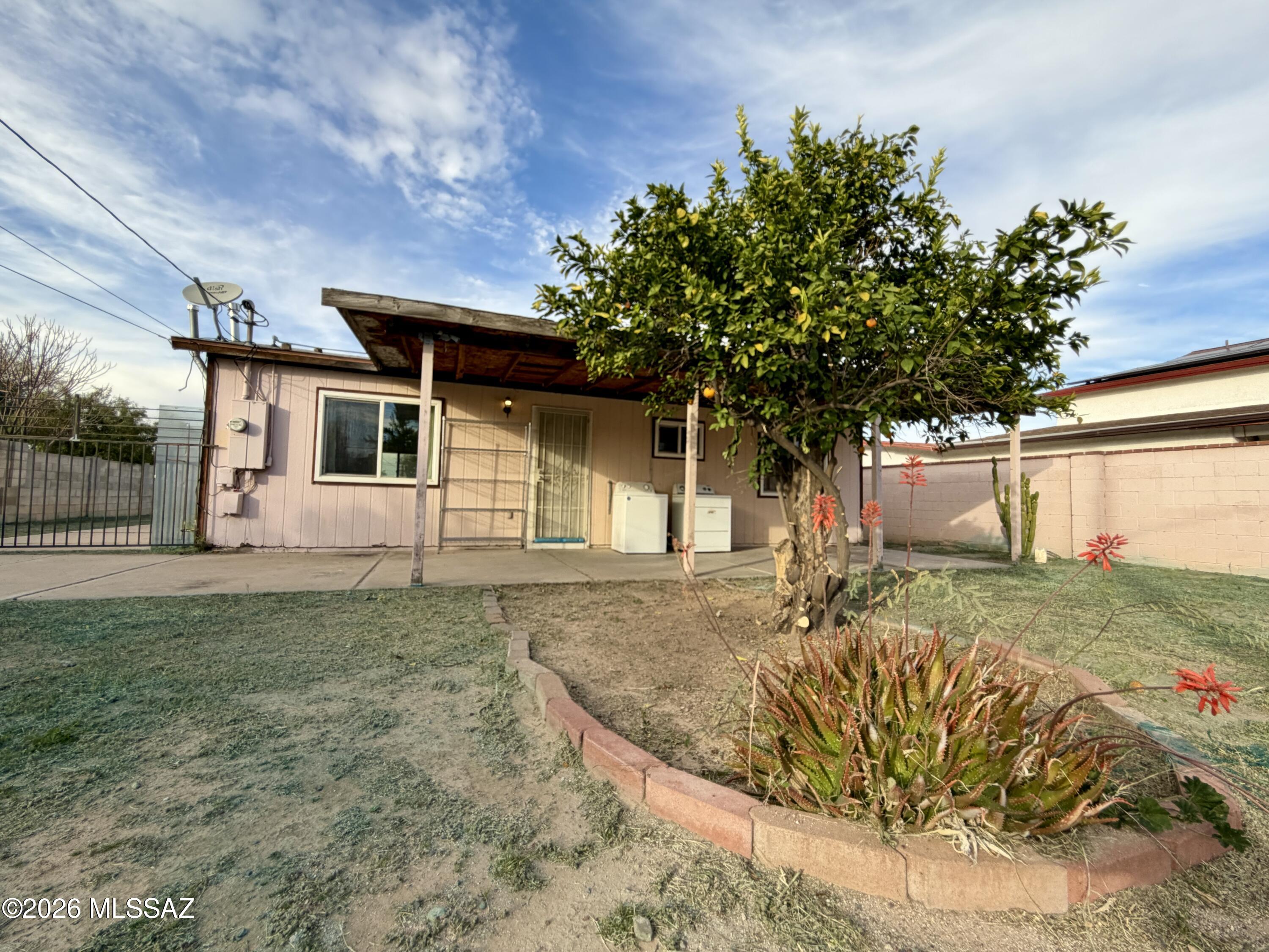 641 W La Pasadita Street