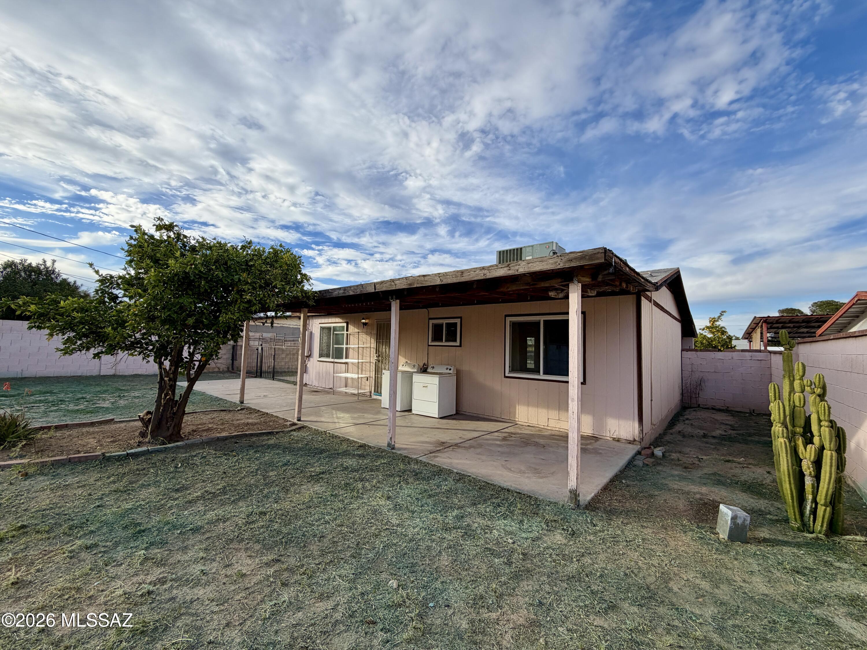 641 W La Pasadita Street