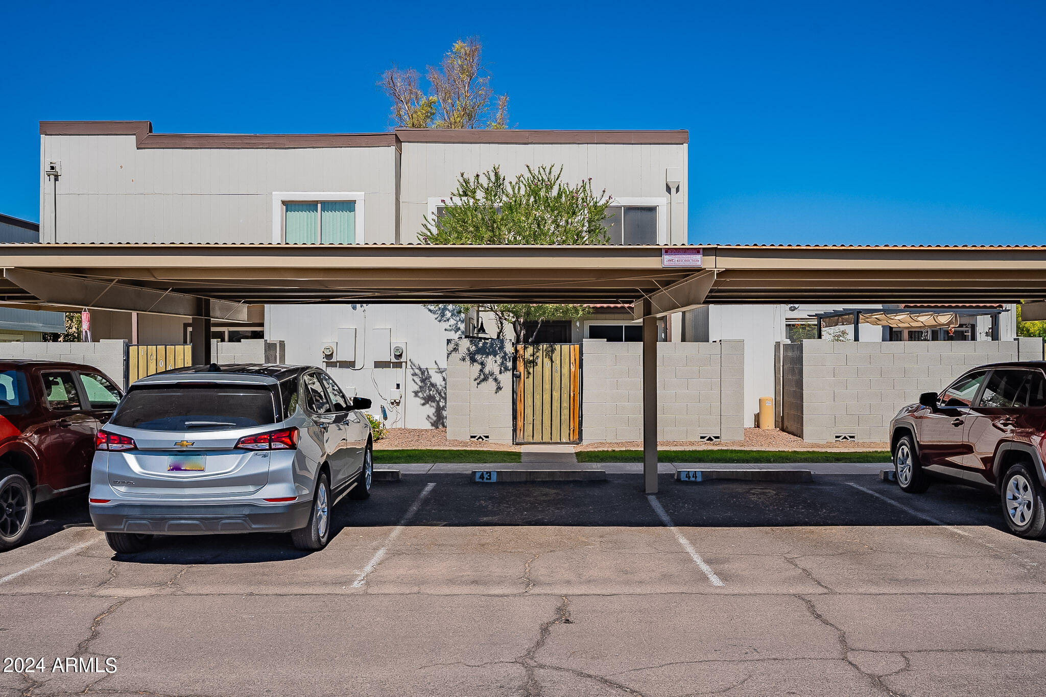1008 E Diamond Drive