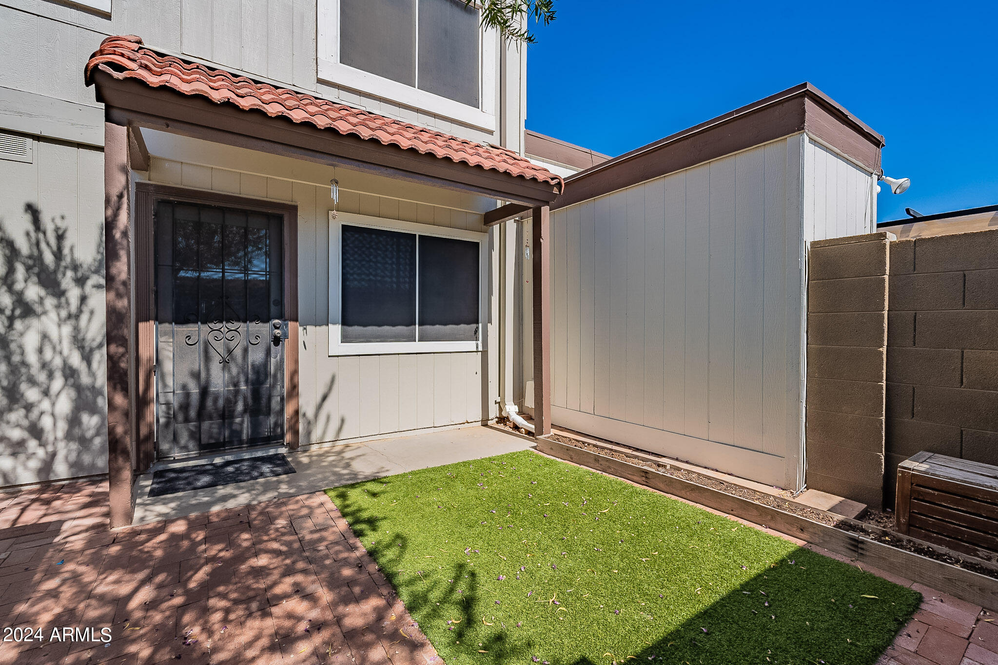 1008 E Diamond Drive