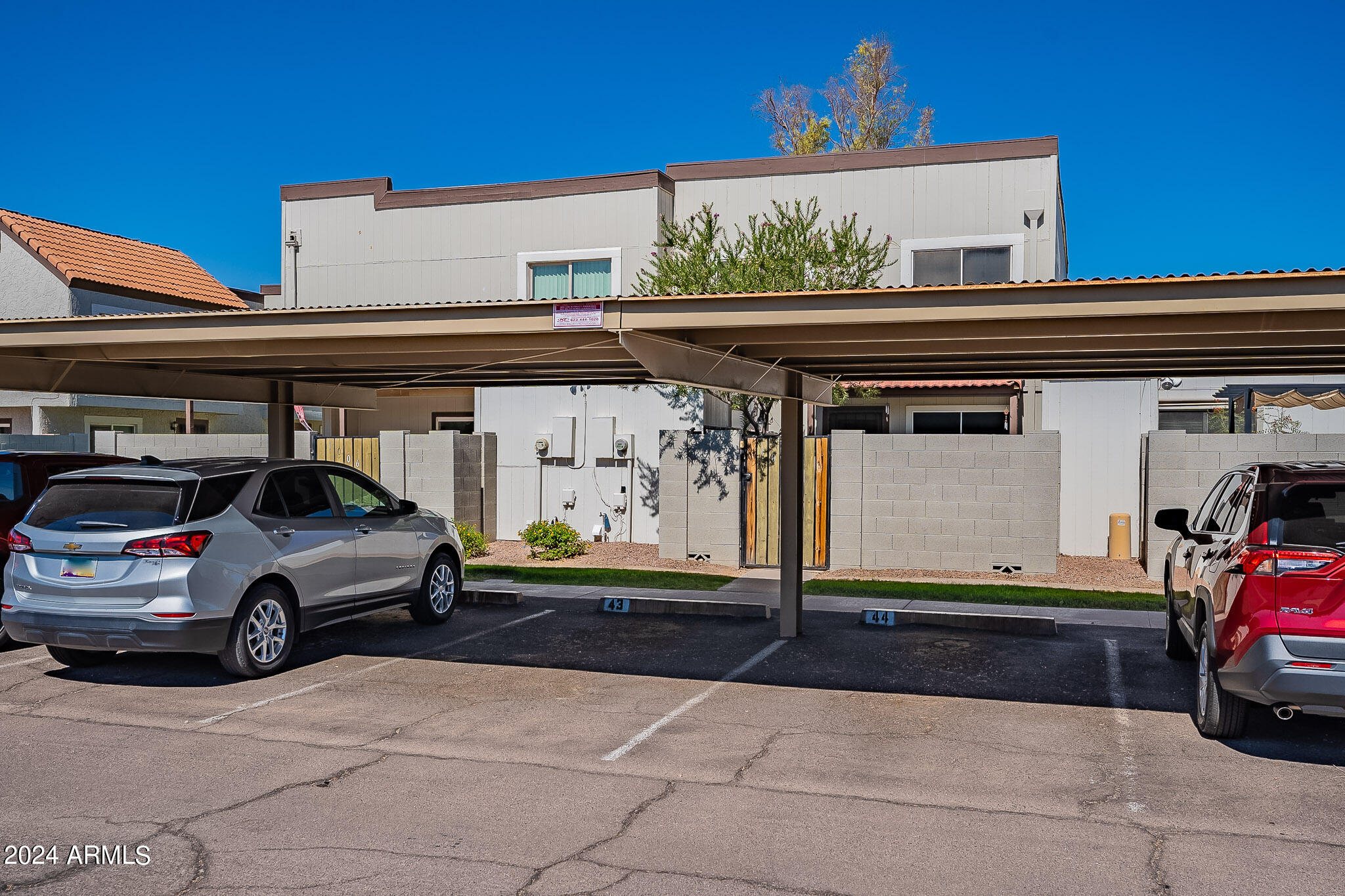 1008 E Diamond Drive