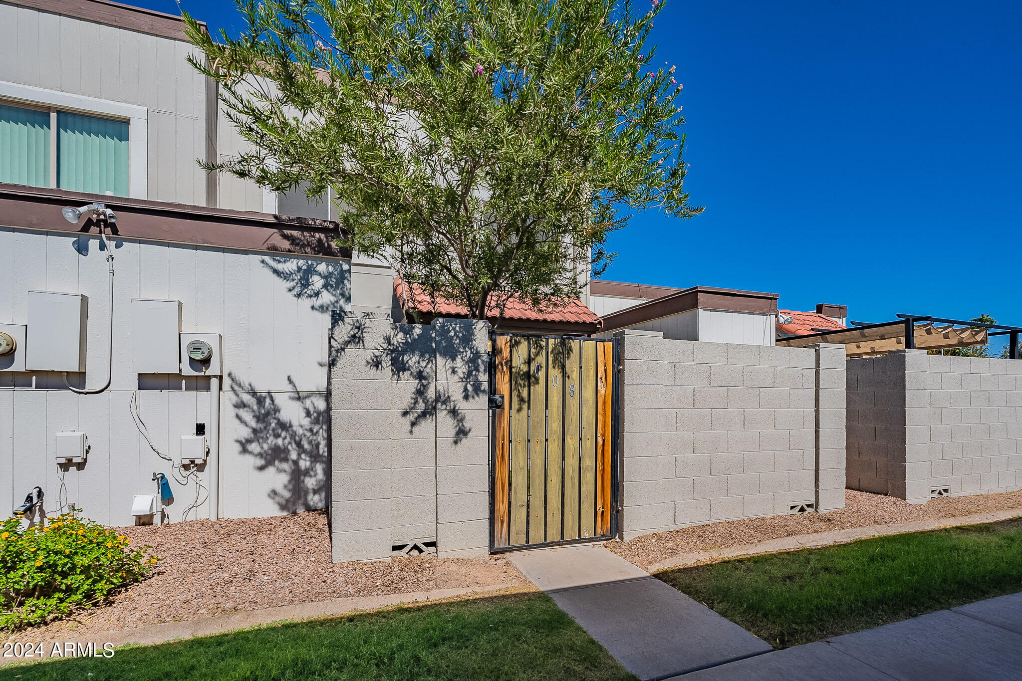 1008 E Diamond Drive