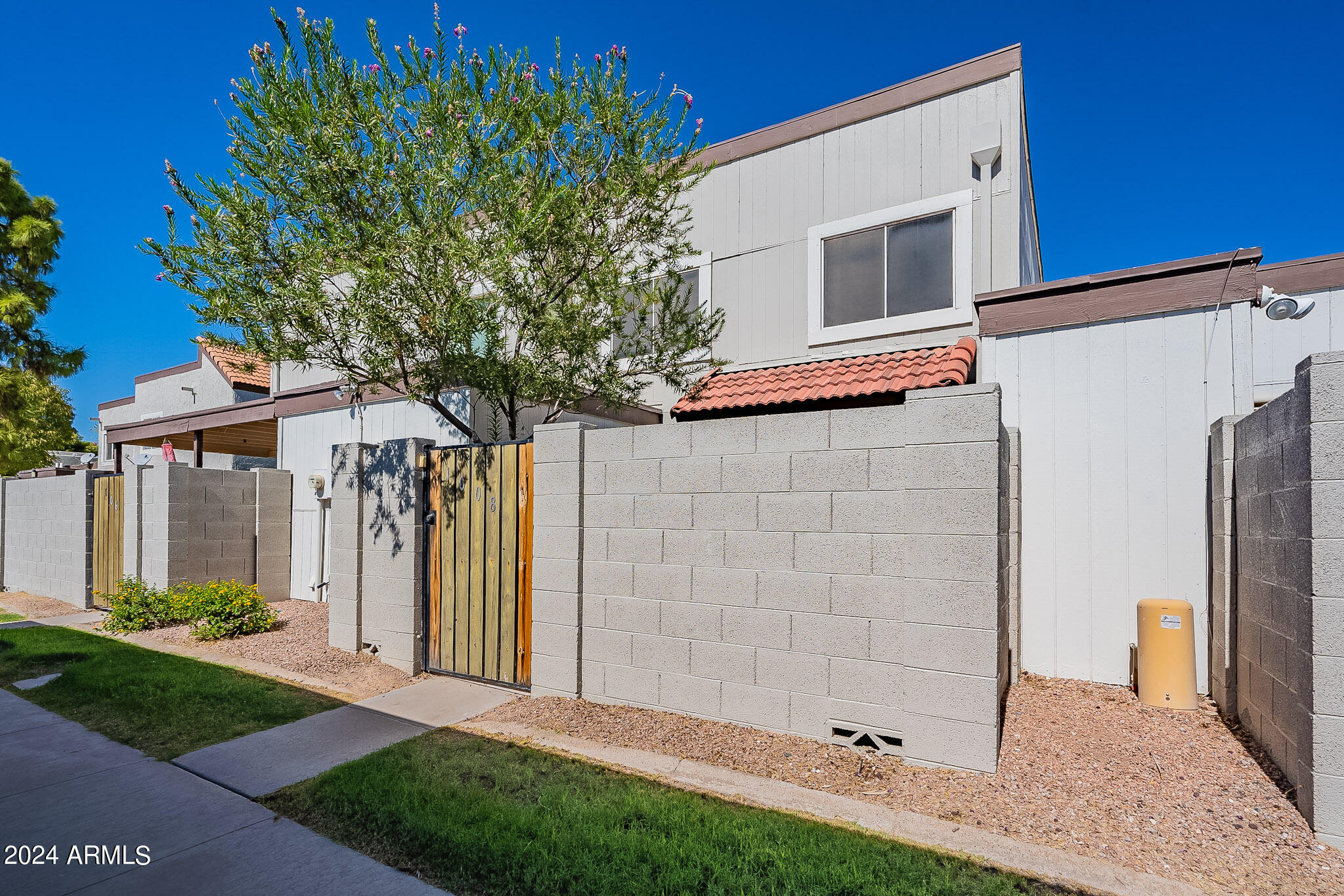 1008 E Diamond Drive
