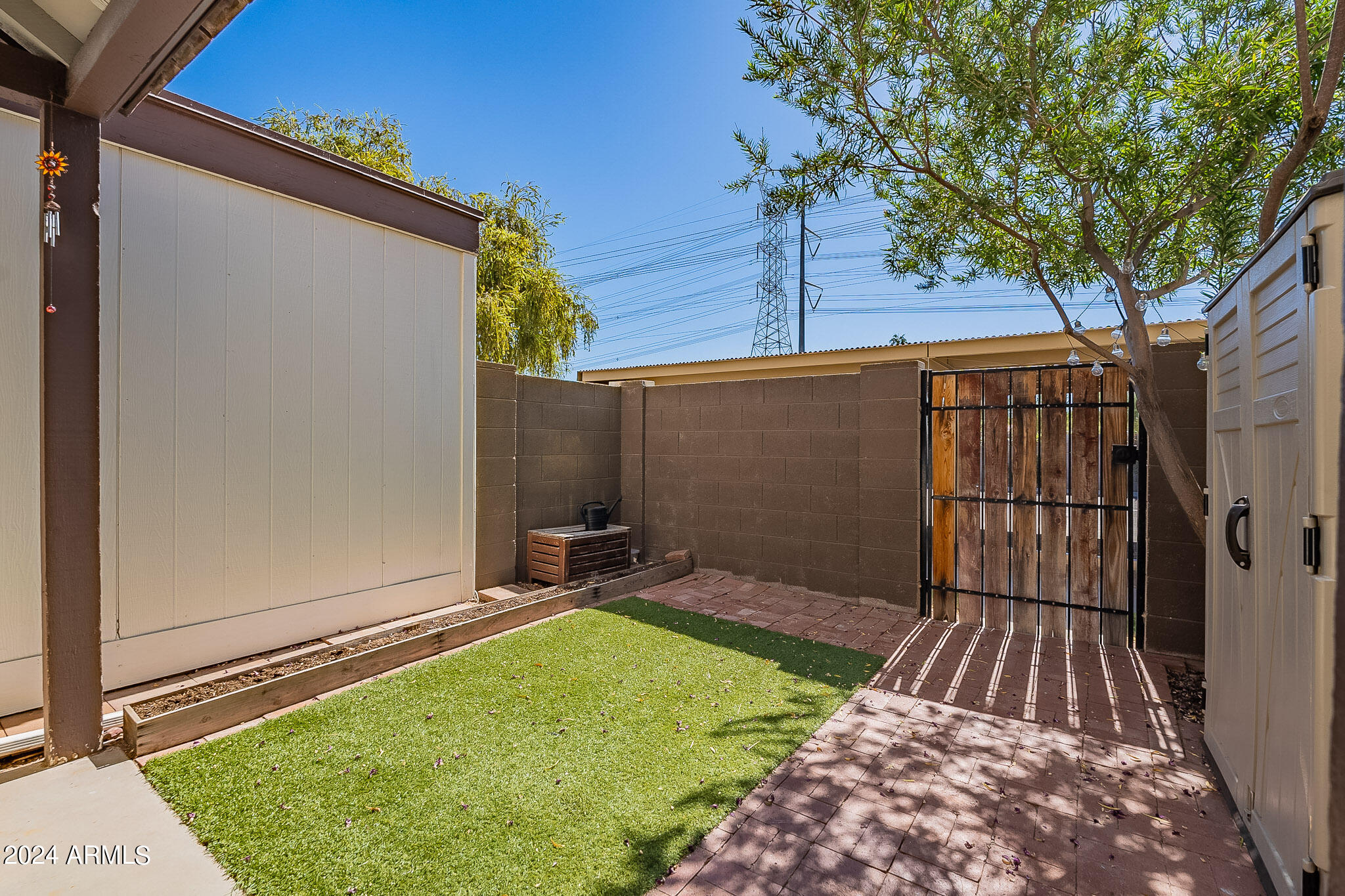 1008 E Diamond Drive