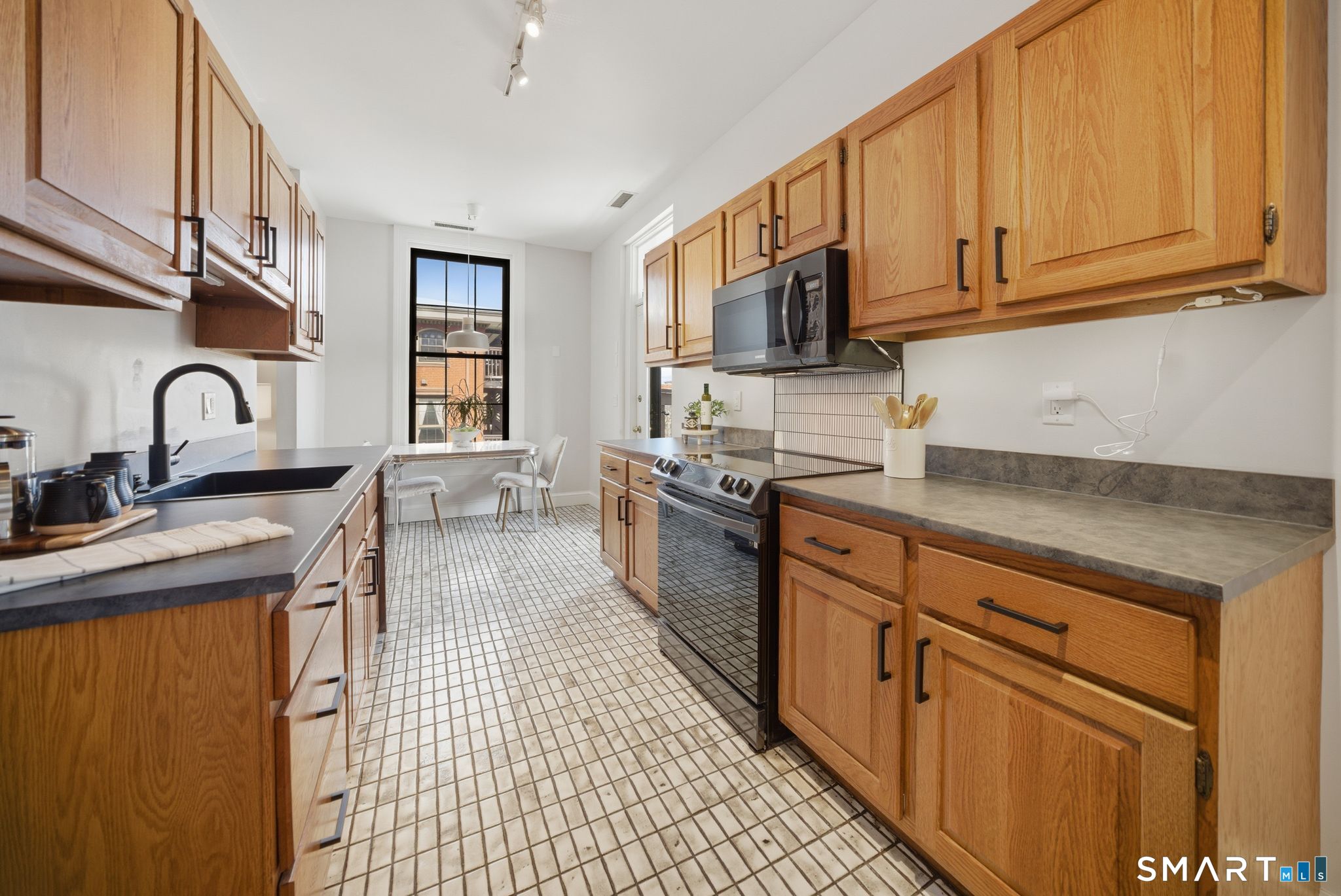 34 Charter Oak Place 4