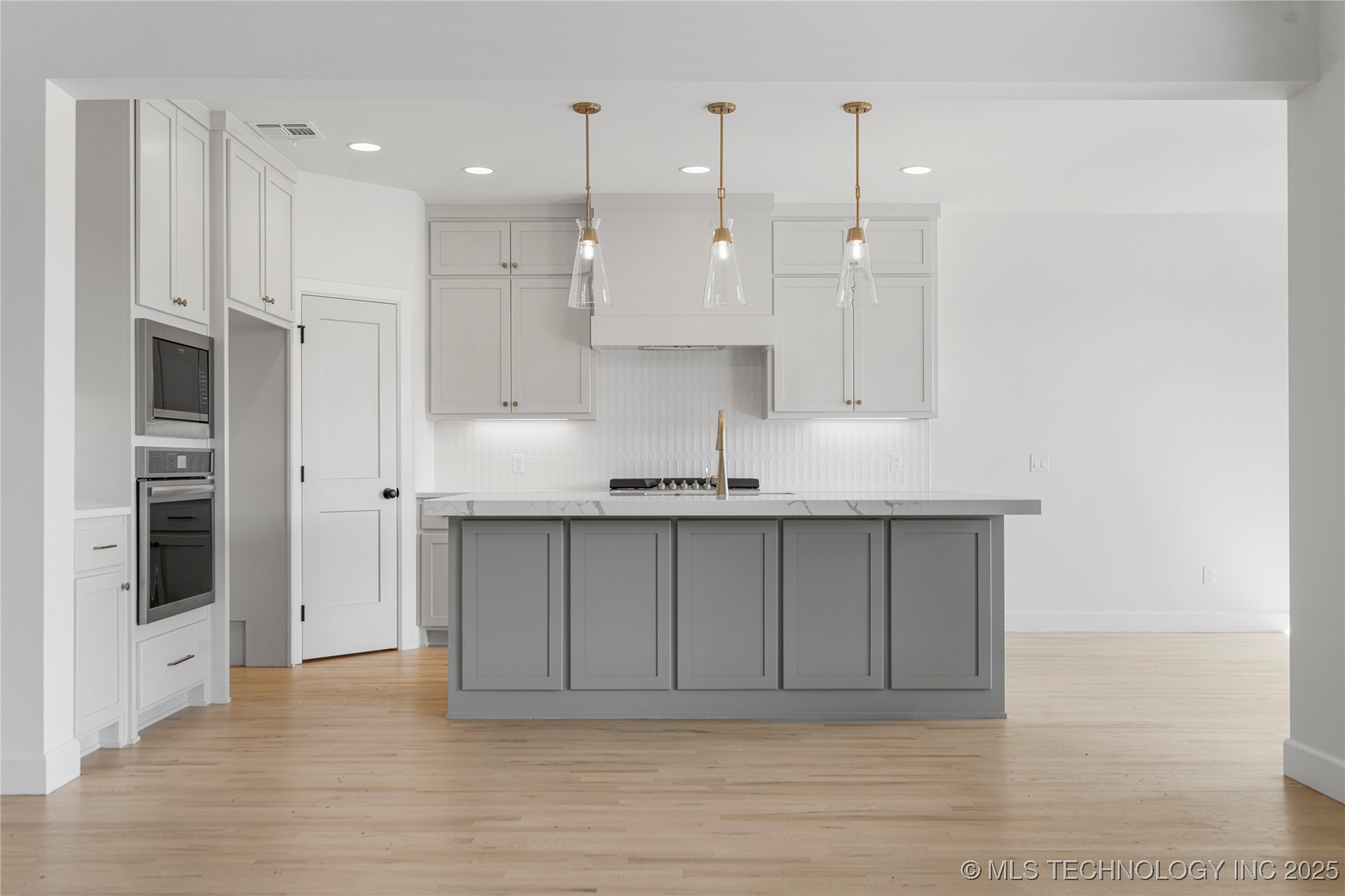 2038 E 129th Street