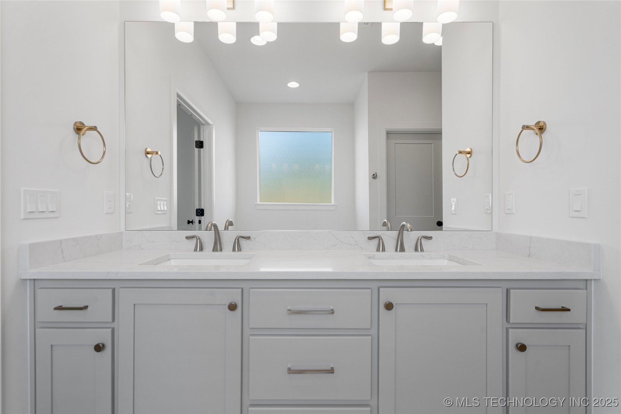 2038 E 129th Street