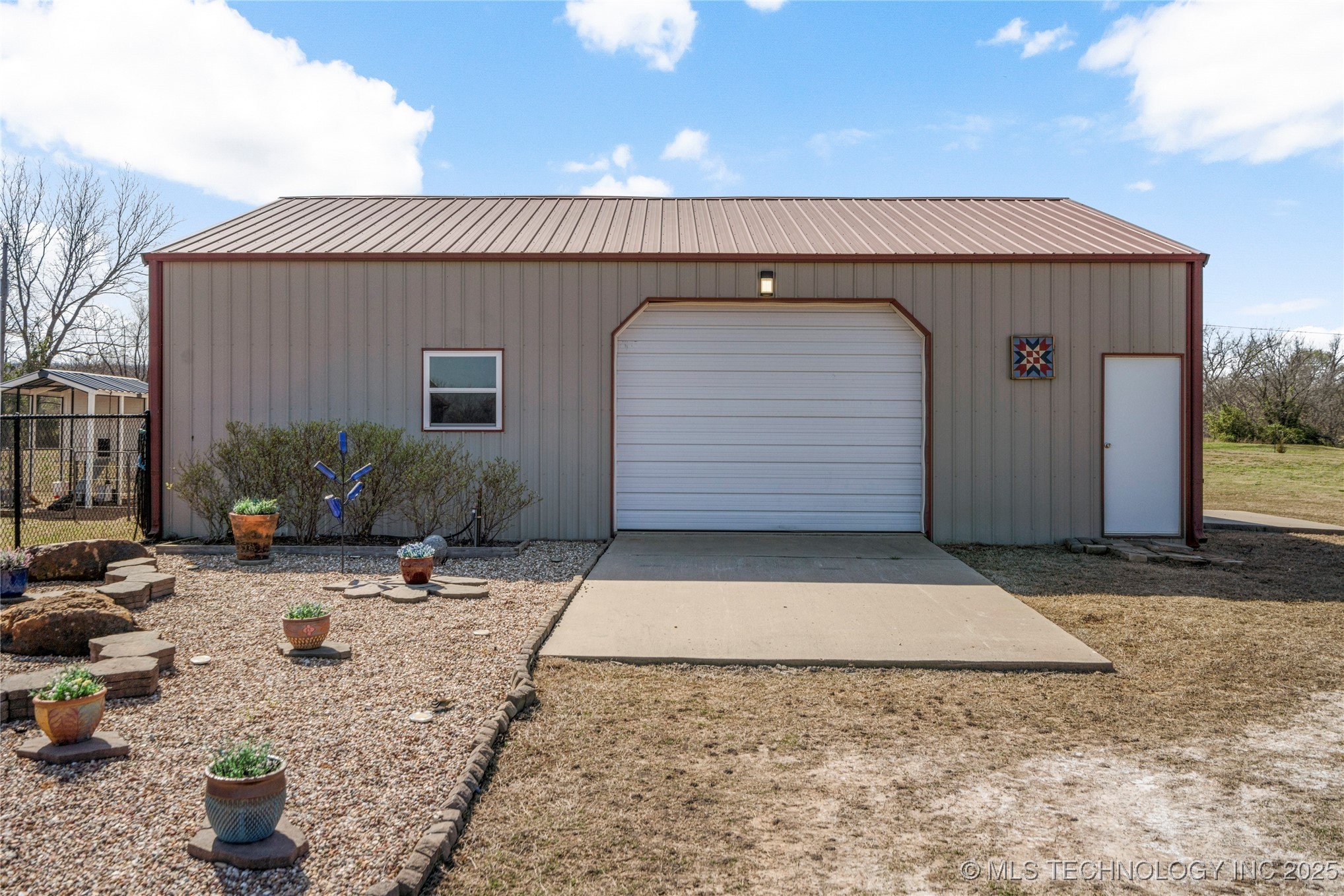 8203 N 242nd Road