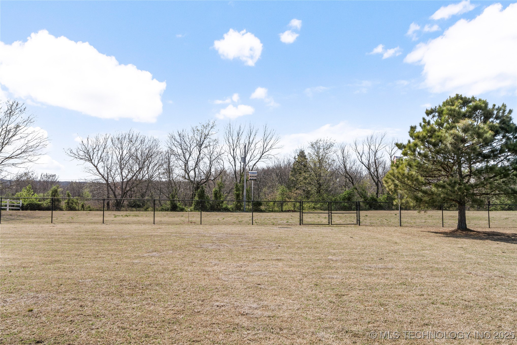 8203 N 242nd Road
