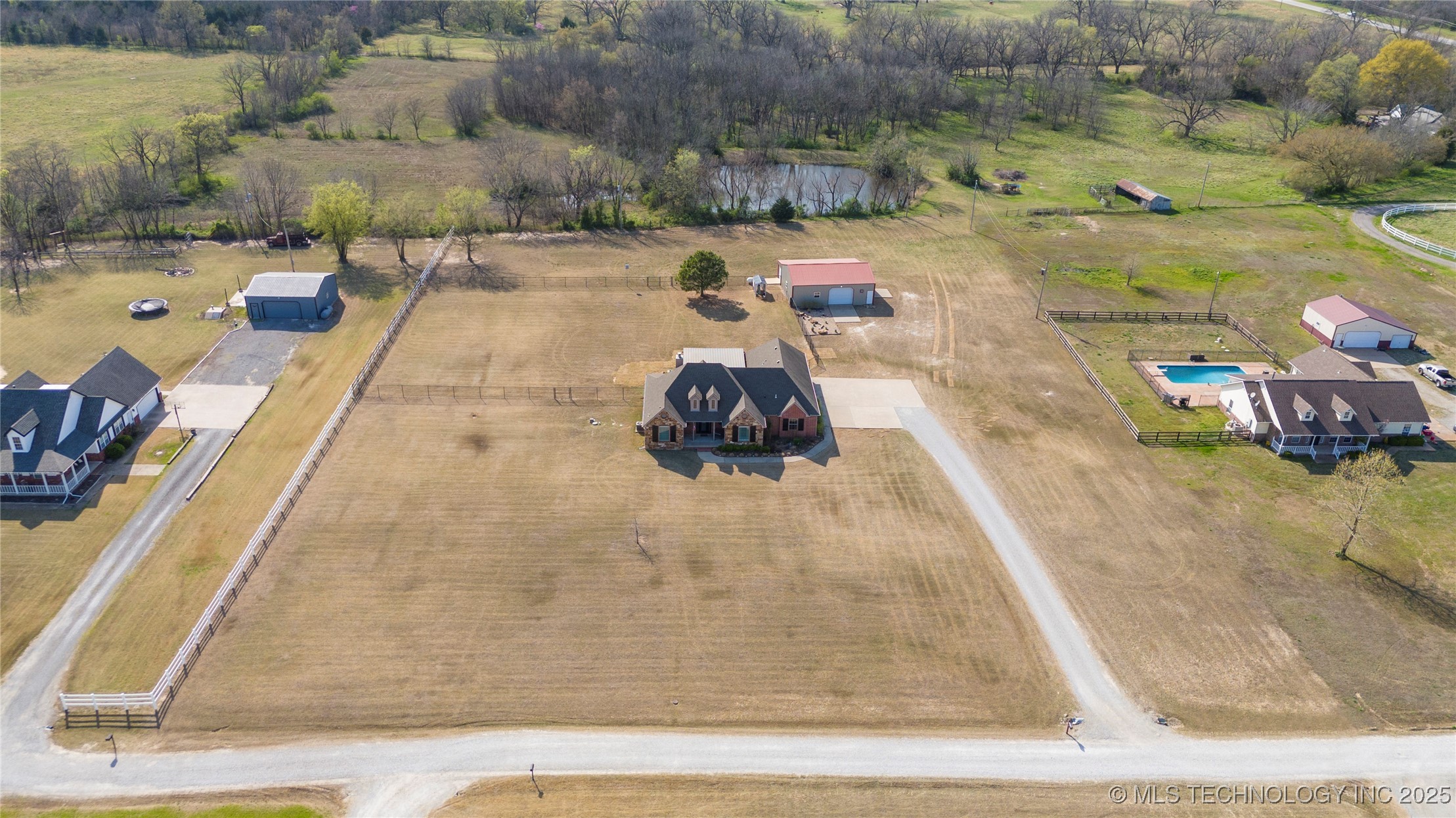 8203 N 242nd Road