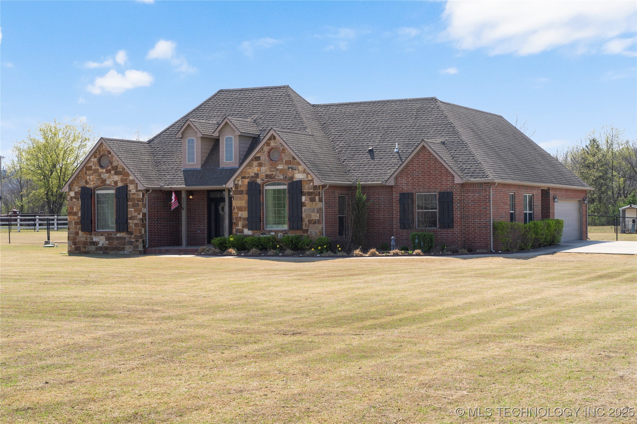 8203 N 242nd Road