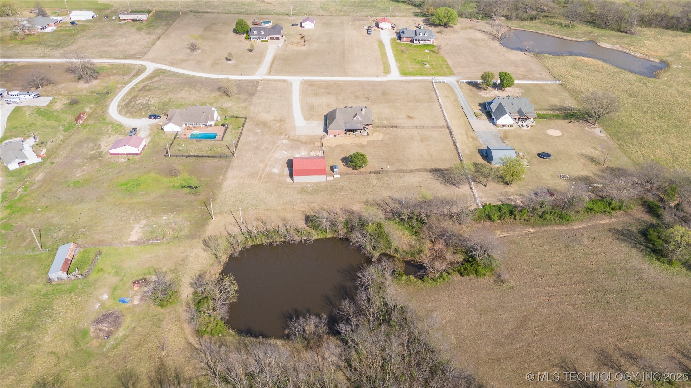 8203 N 242nd Road