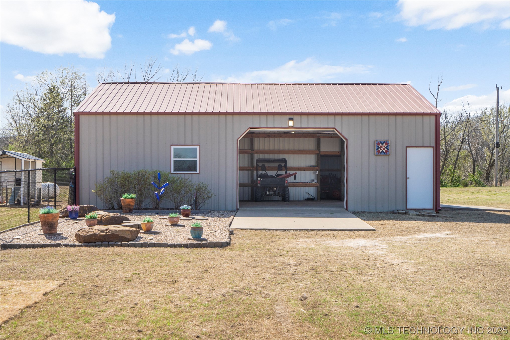 8203 N 242nd Road