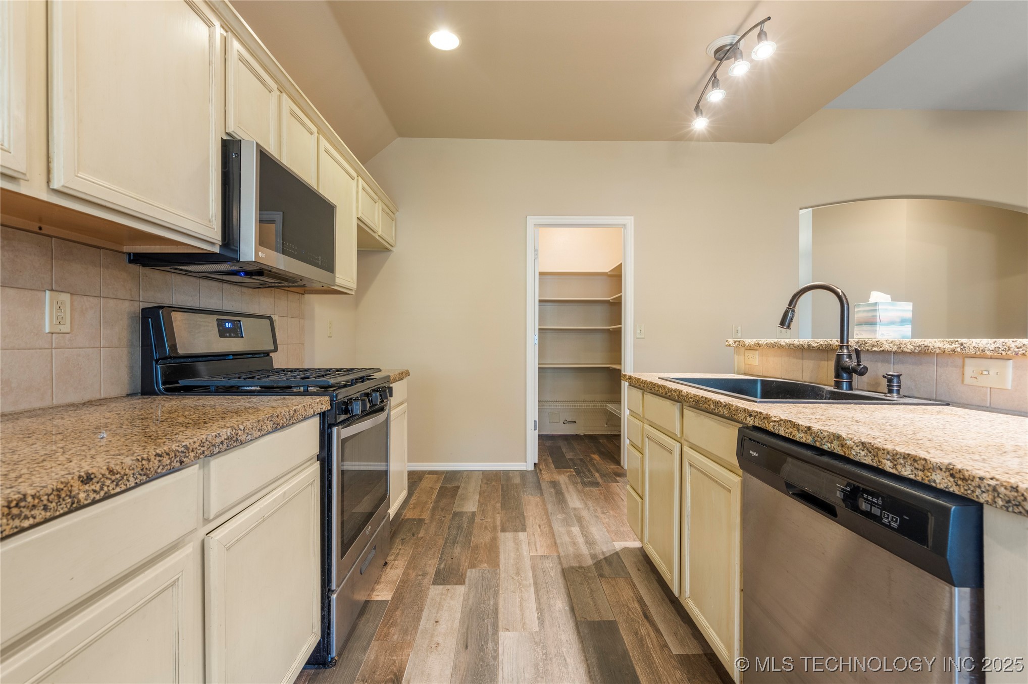 12522 S Cedar Avenue