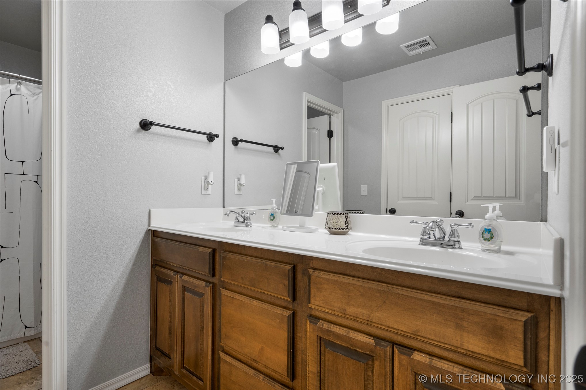 3140 E 143rd Street S