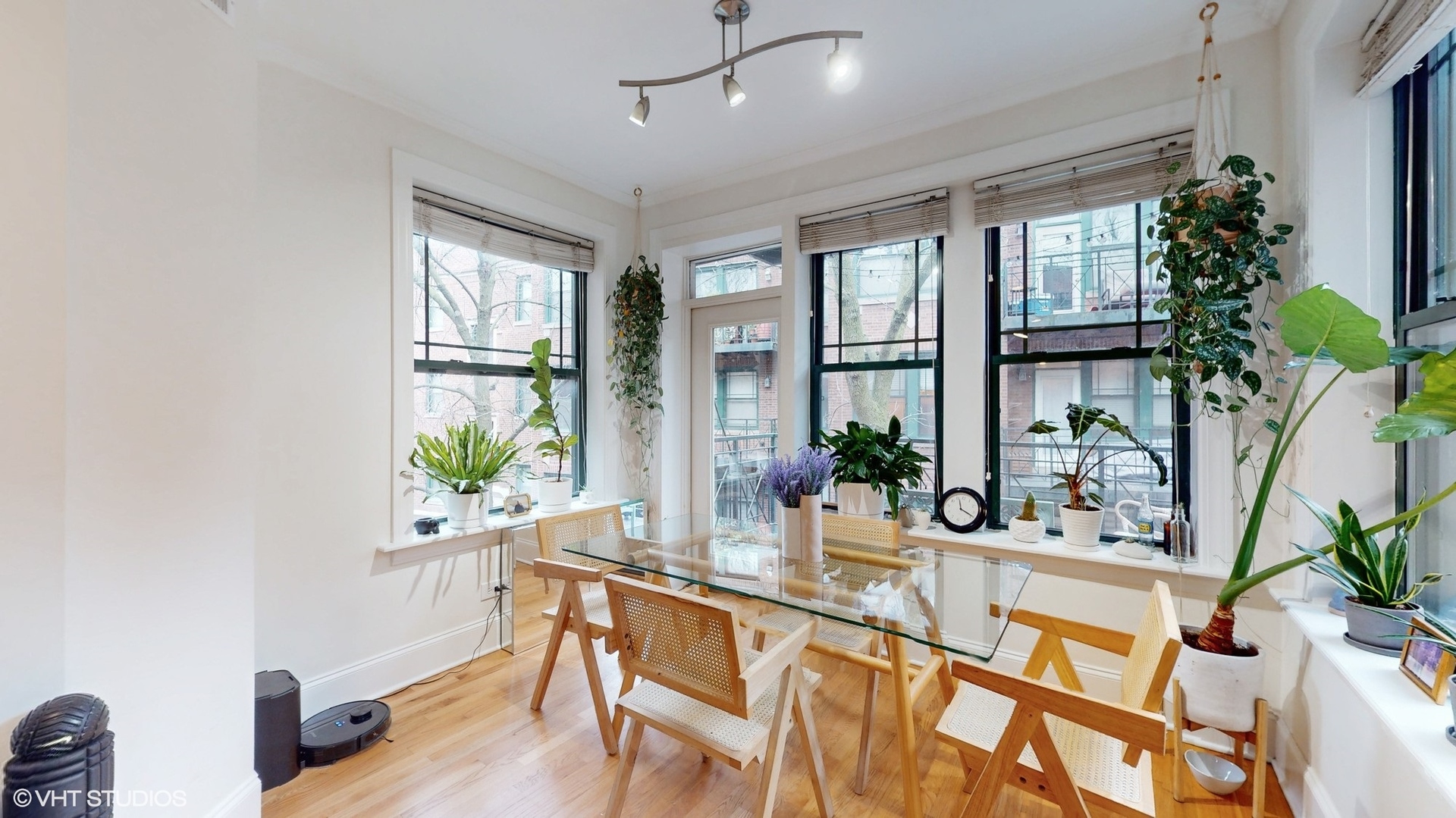 1138 W Pratt Boulevard Unit: 2S