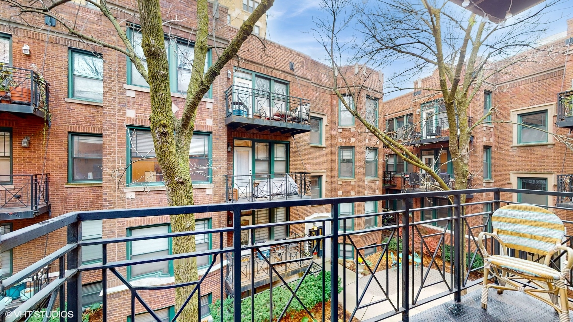 1138 W Pratt Boulevard Unit: 2S