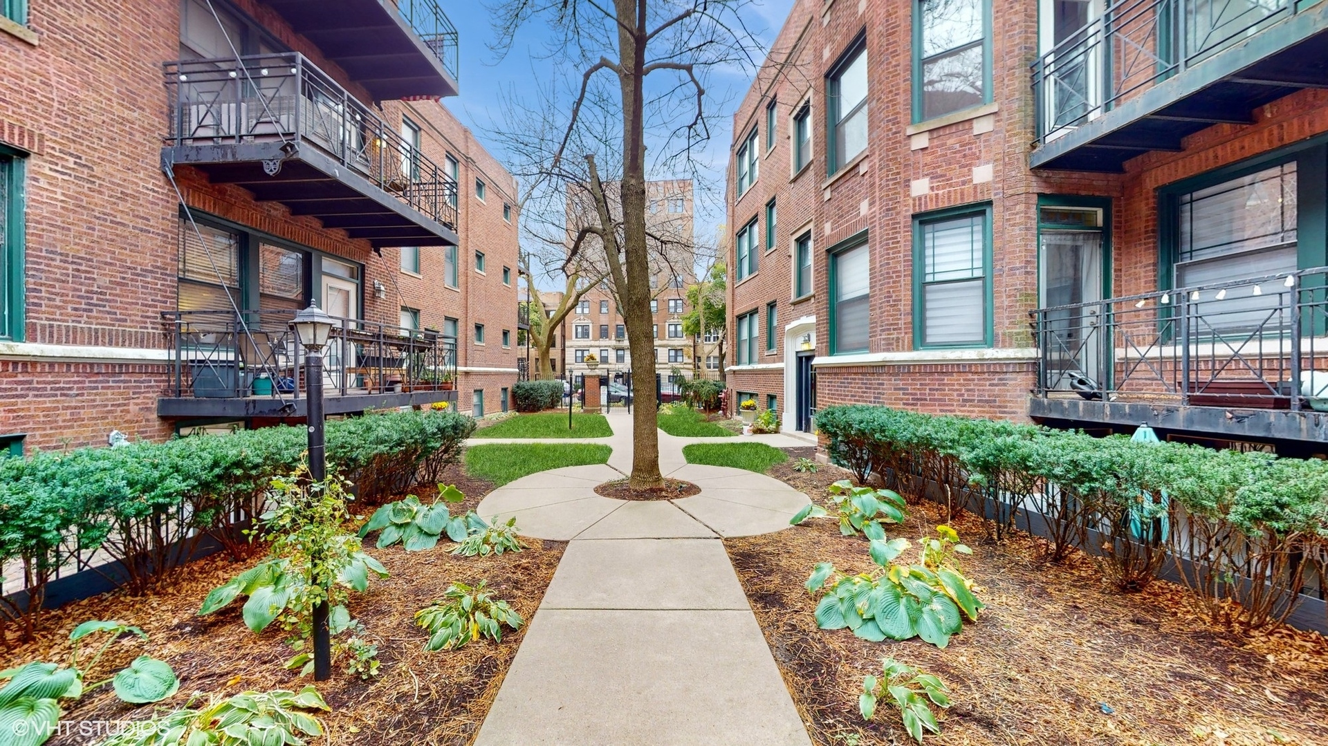 1138 W Pratt Boulevard Unit: 2S