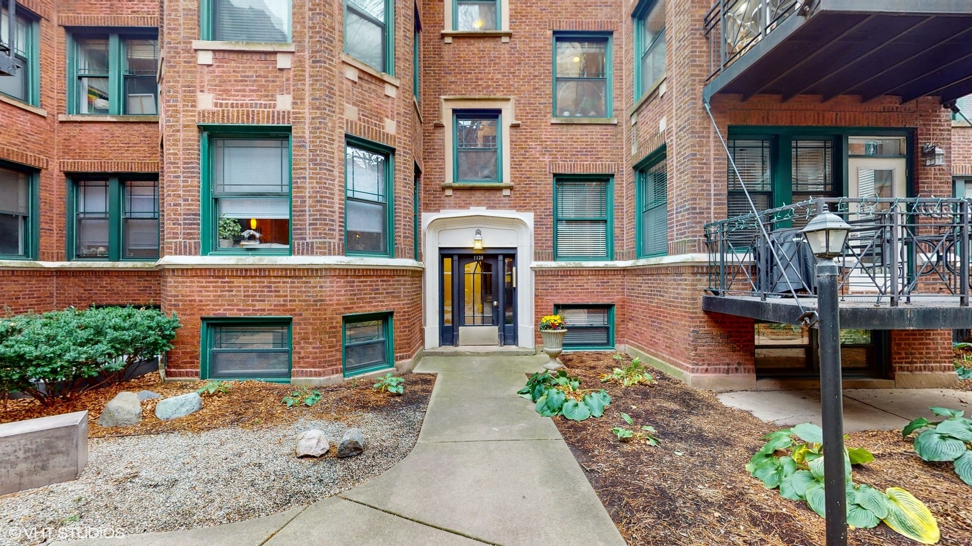 1138 W Pratt Boulevard Unit: 2S