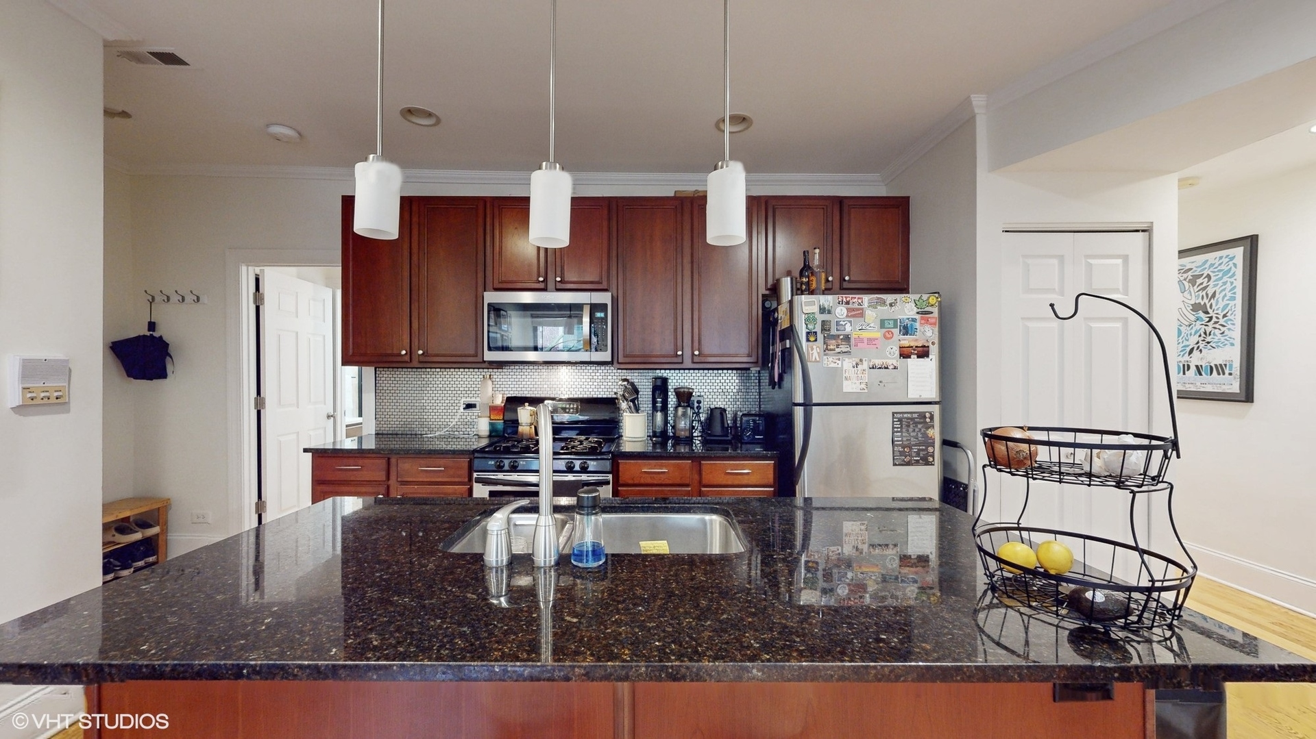 1138 W Pratt Boulevard Unit: 2S