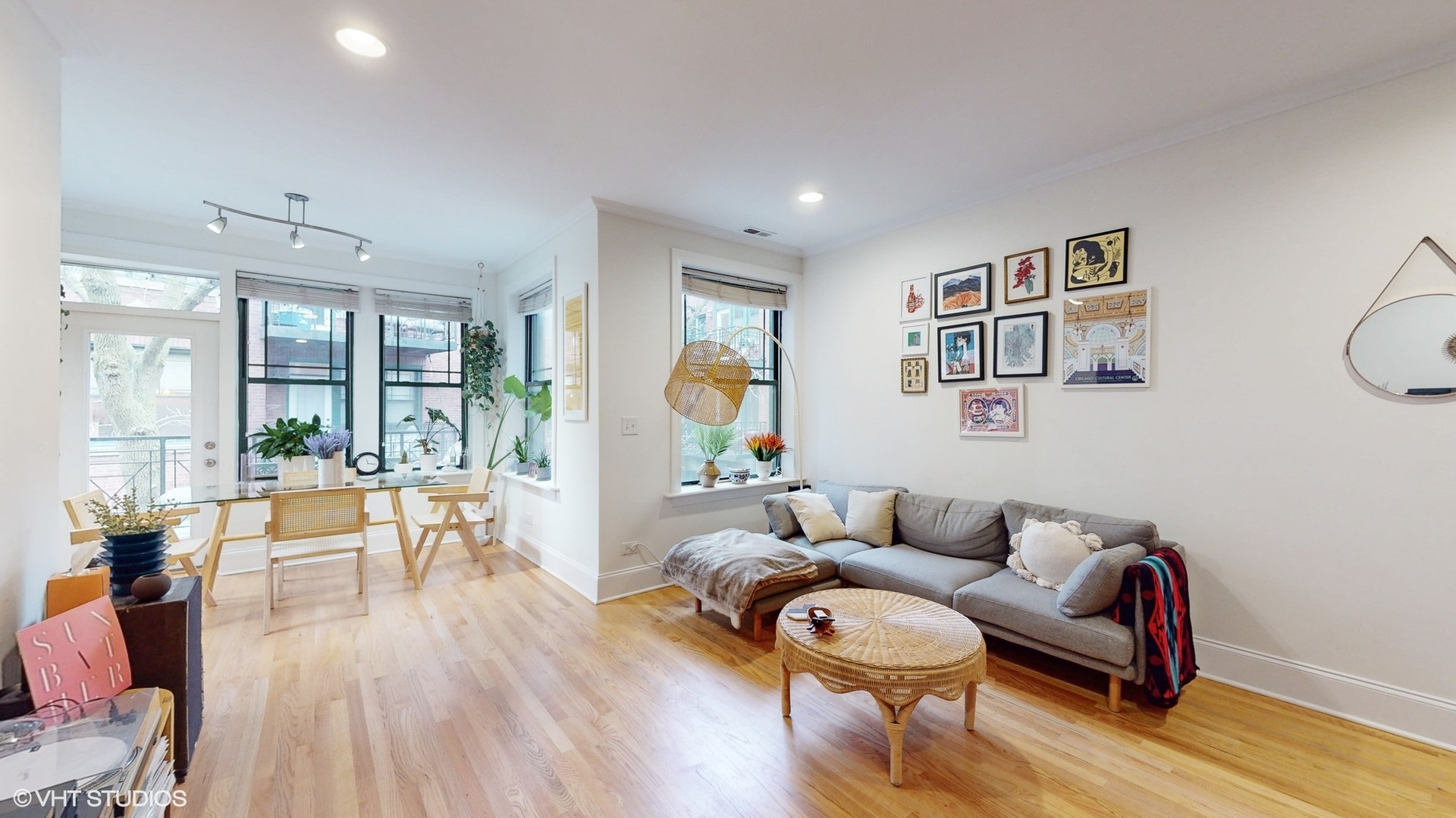 1138 W Pratt Boulevard Unit: 2S