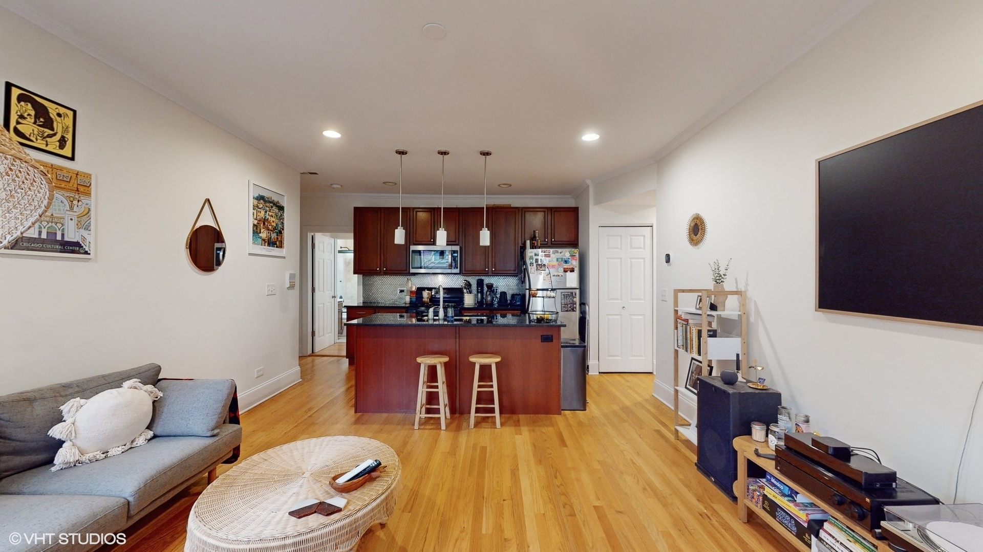 1138 W Pratt Boulevard Unit: 2S