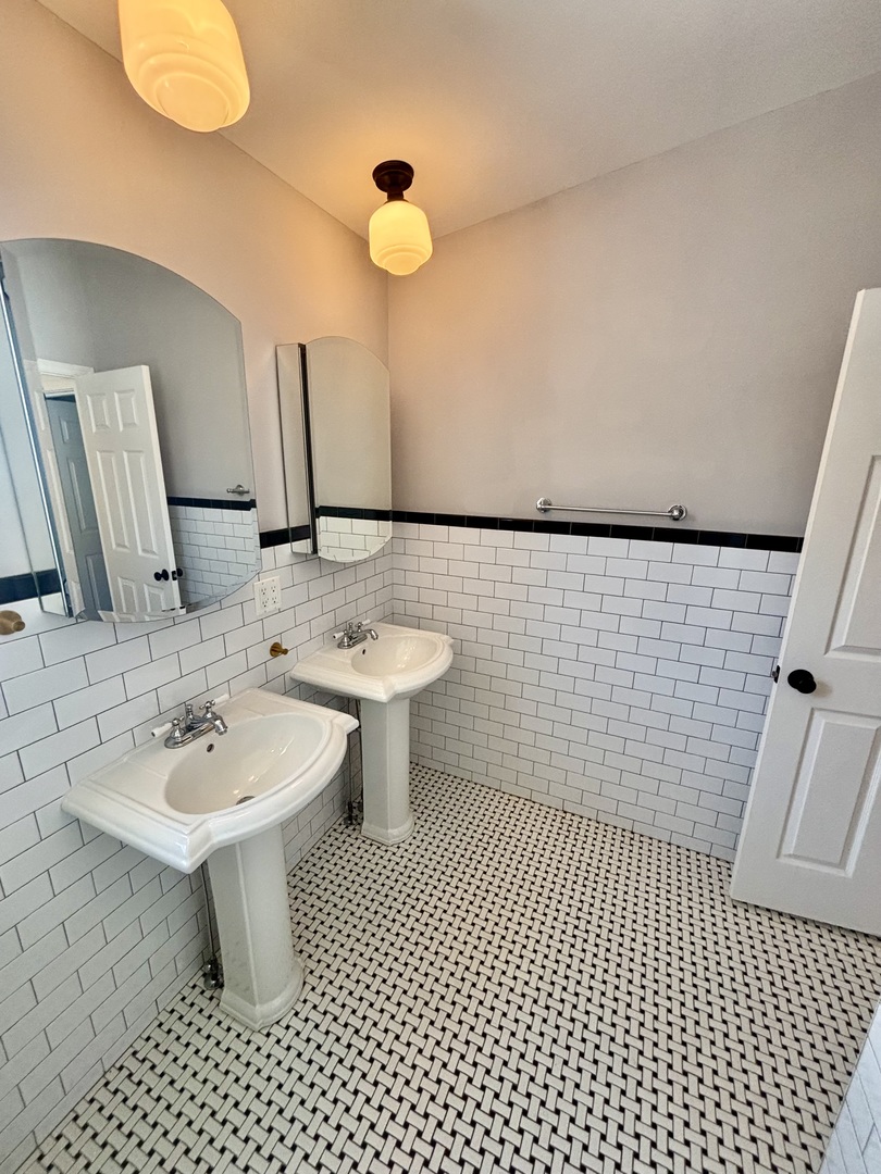 4118 N Kedzie Avenue
