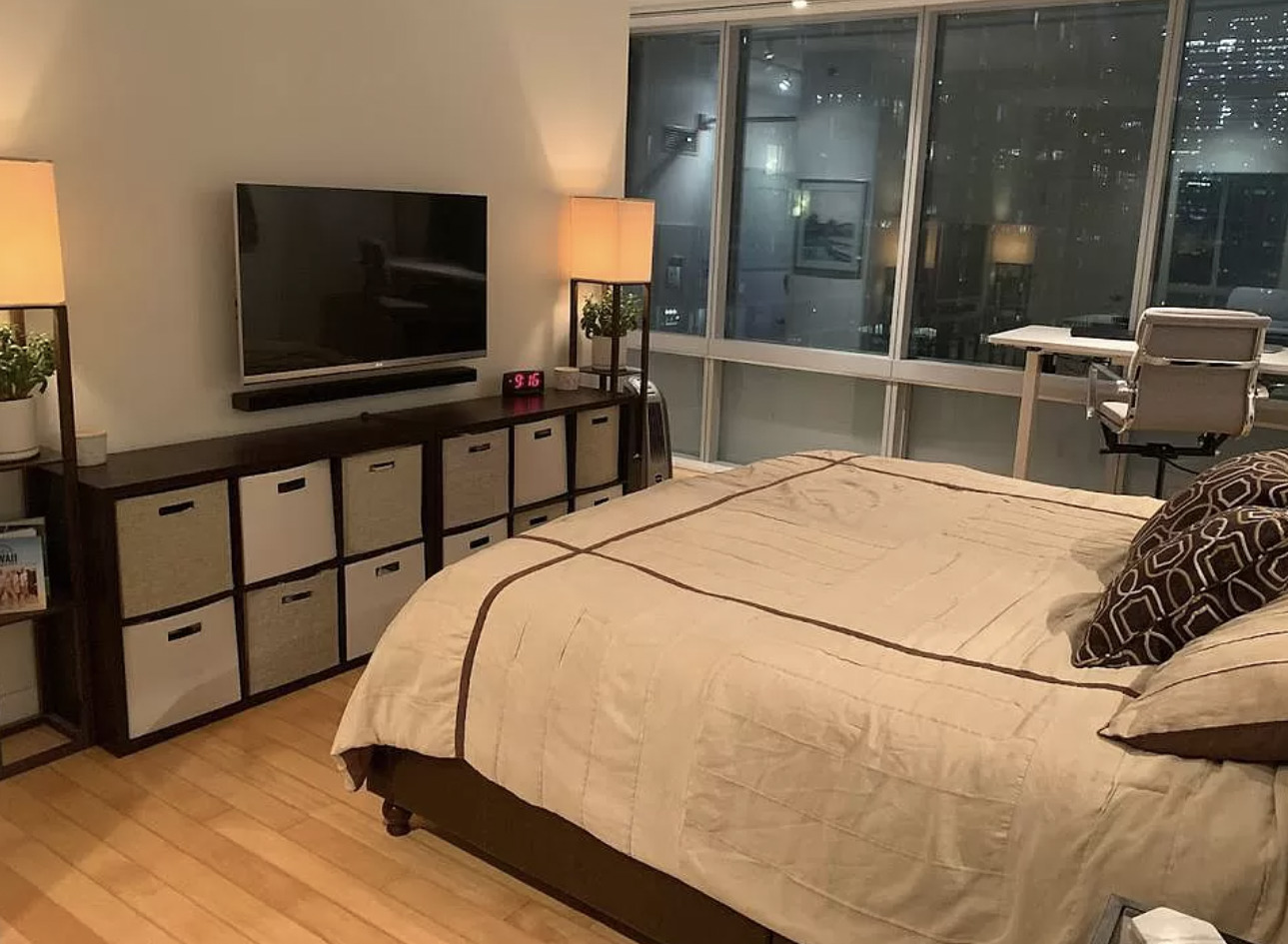 8 E Randolph Street Unit: 2408