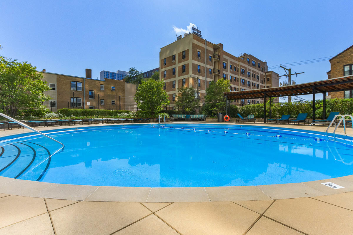 3930 N Pine Grove Avenue Unit: 604