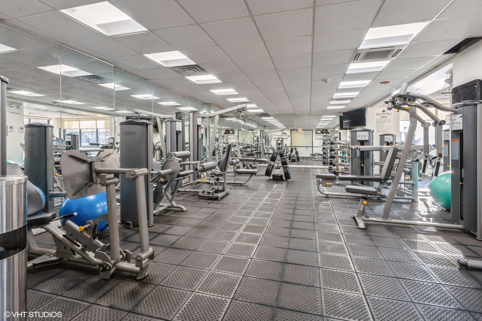 3930 N Pine Grove Avenue Unit: 604