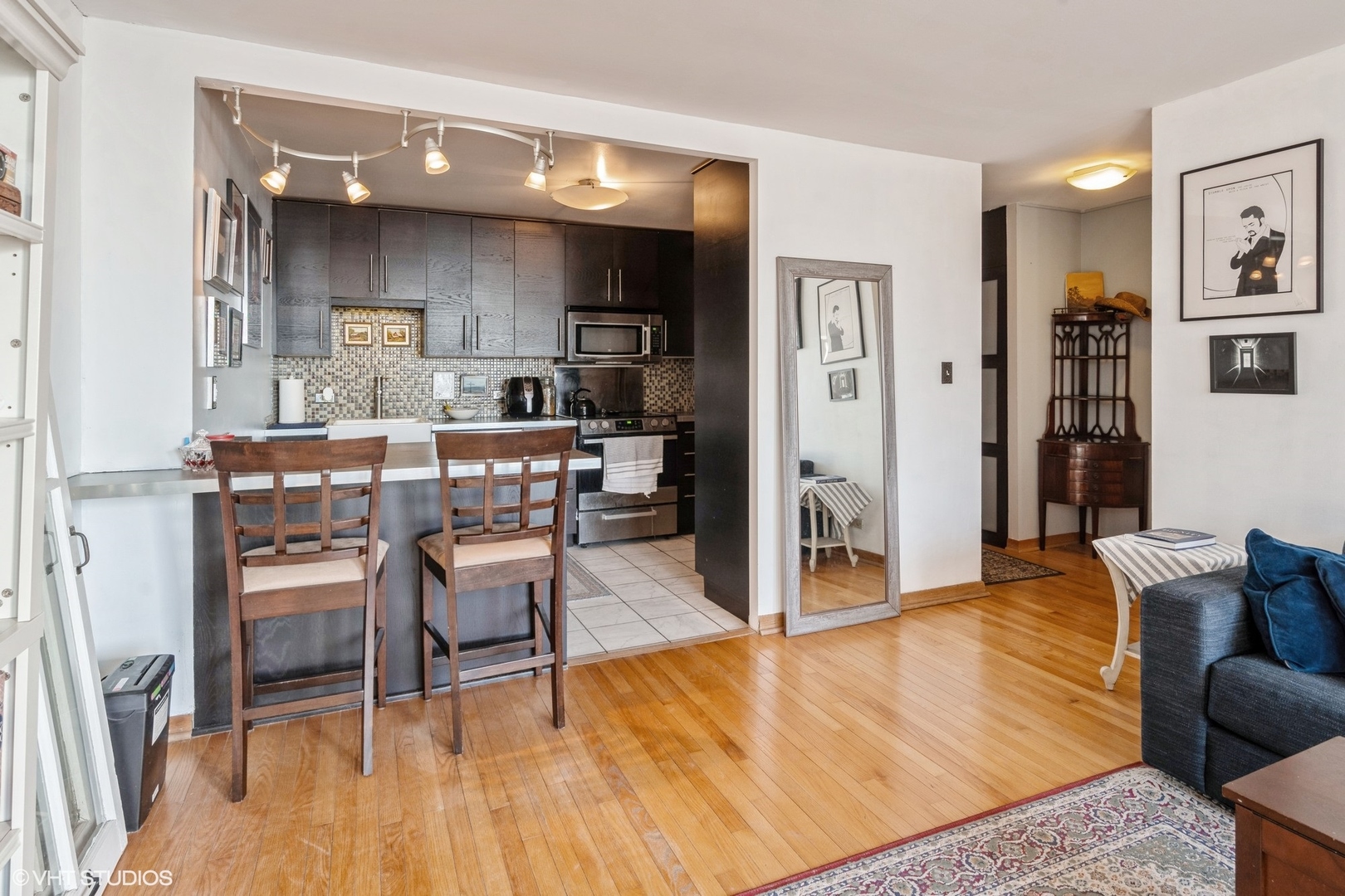 3930 N Pine Grove Avenue Unit: 604