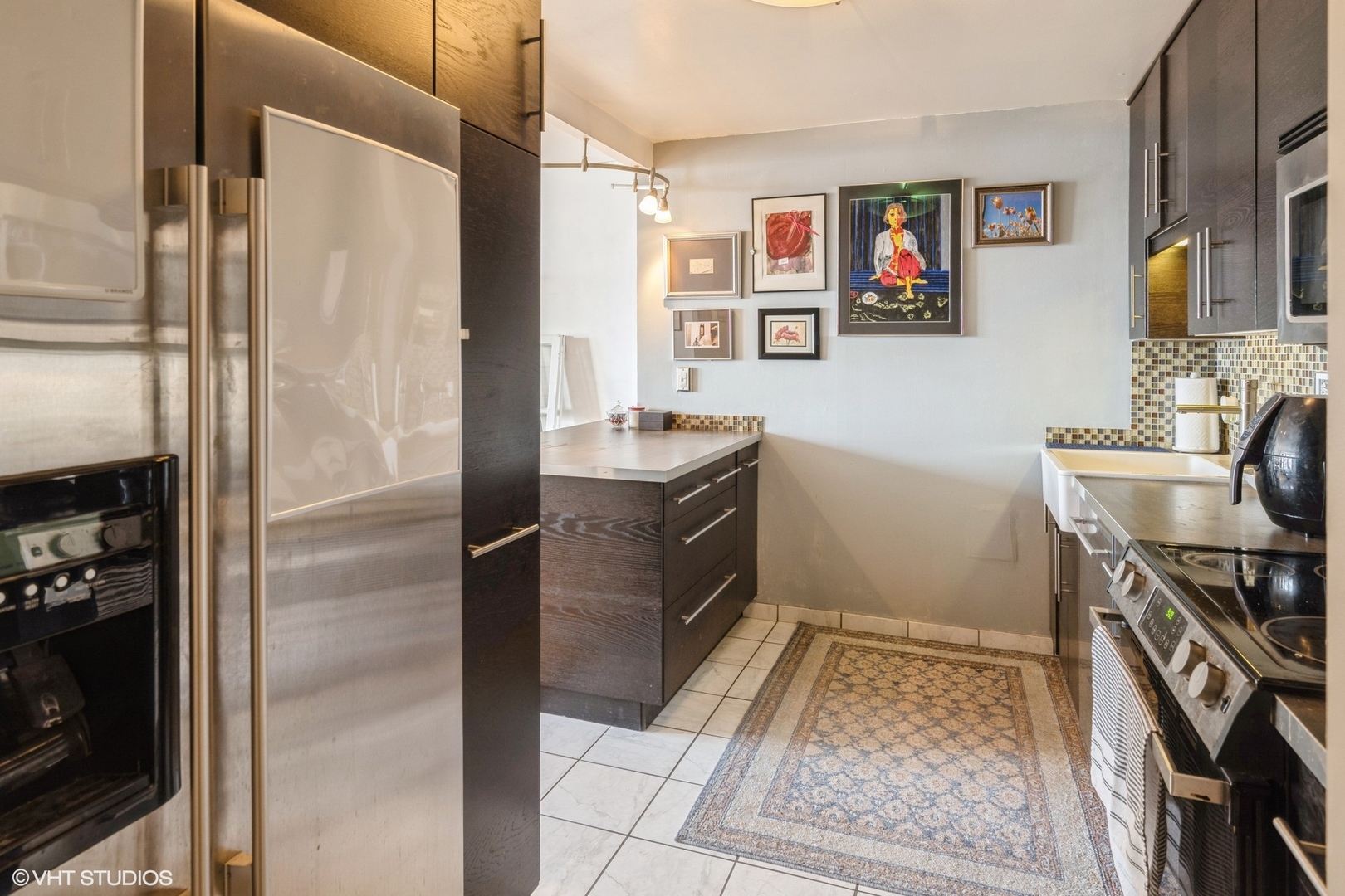 3930 N Pine Grove Avenue Unit: 604