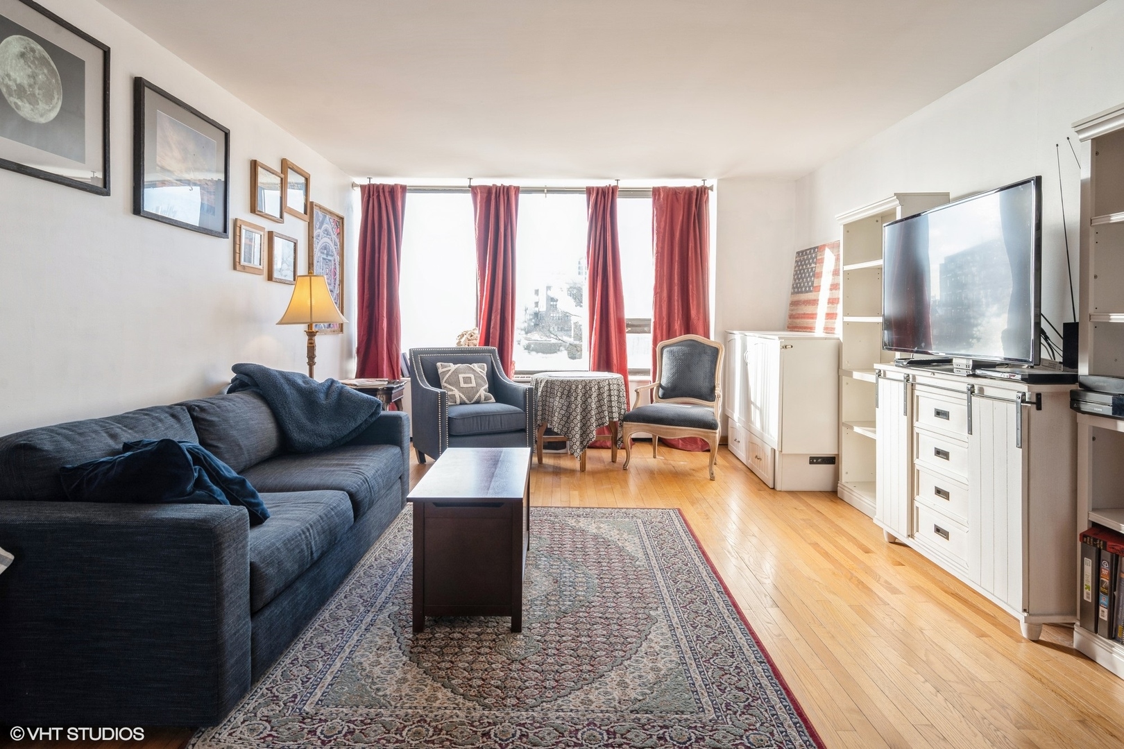 3930 N Pine Grove Avenue Unit: 604