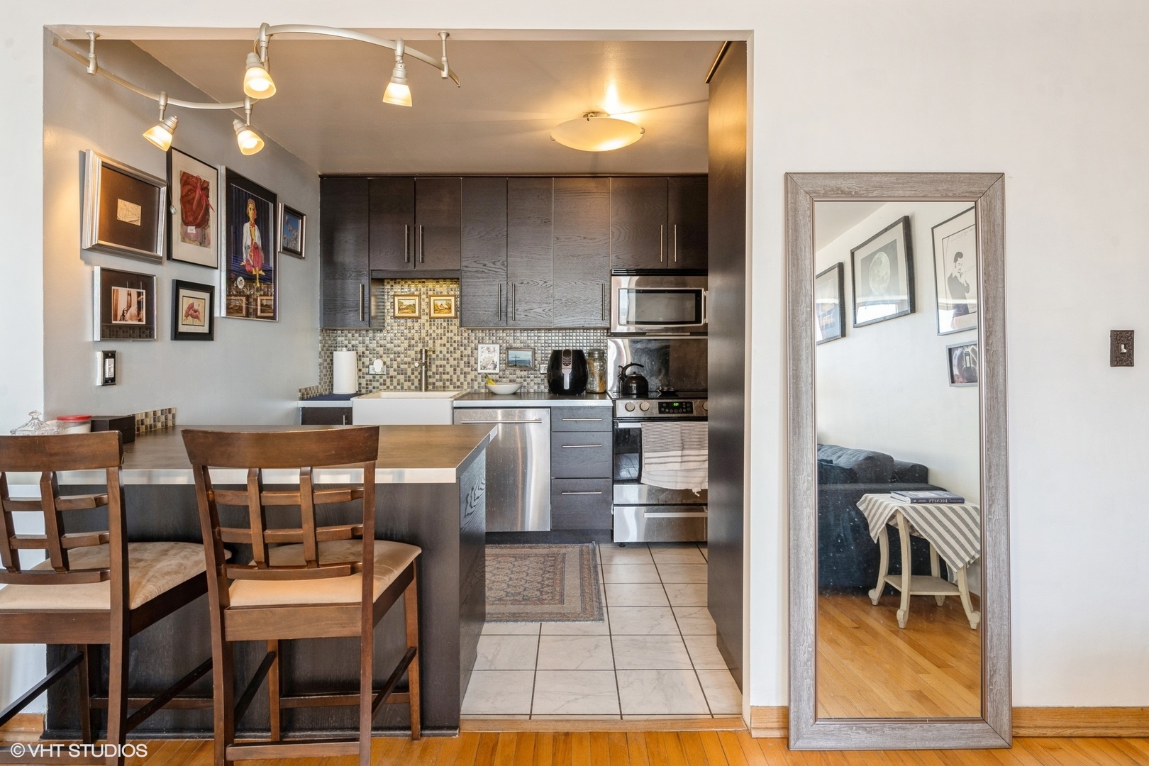 3930 N Pine Grove Avenue Unit: 604