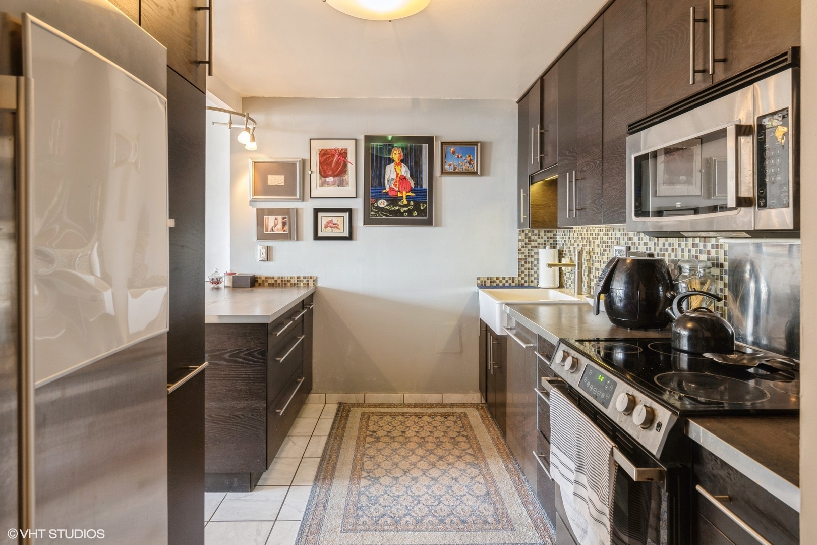 3930 N Pine Grove Avenue Unit: 604