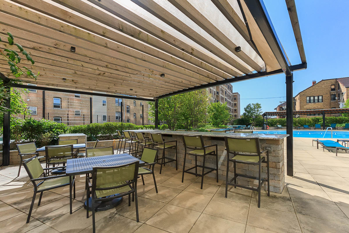 3930 N Pine Grove Avenue Unit: 604
