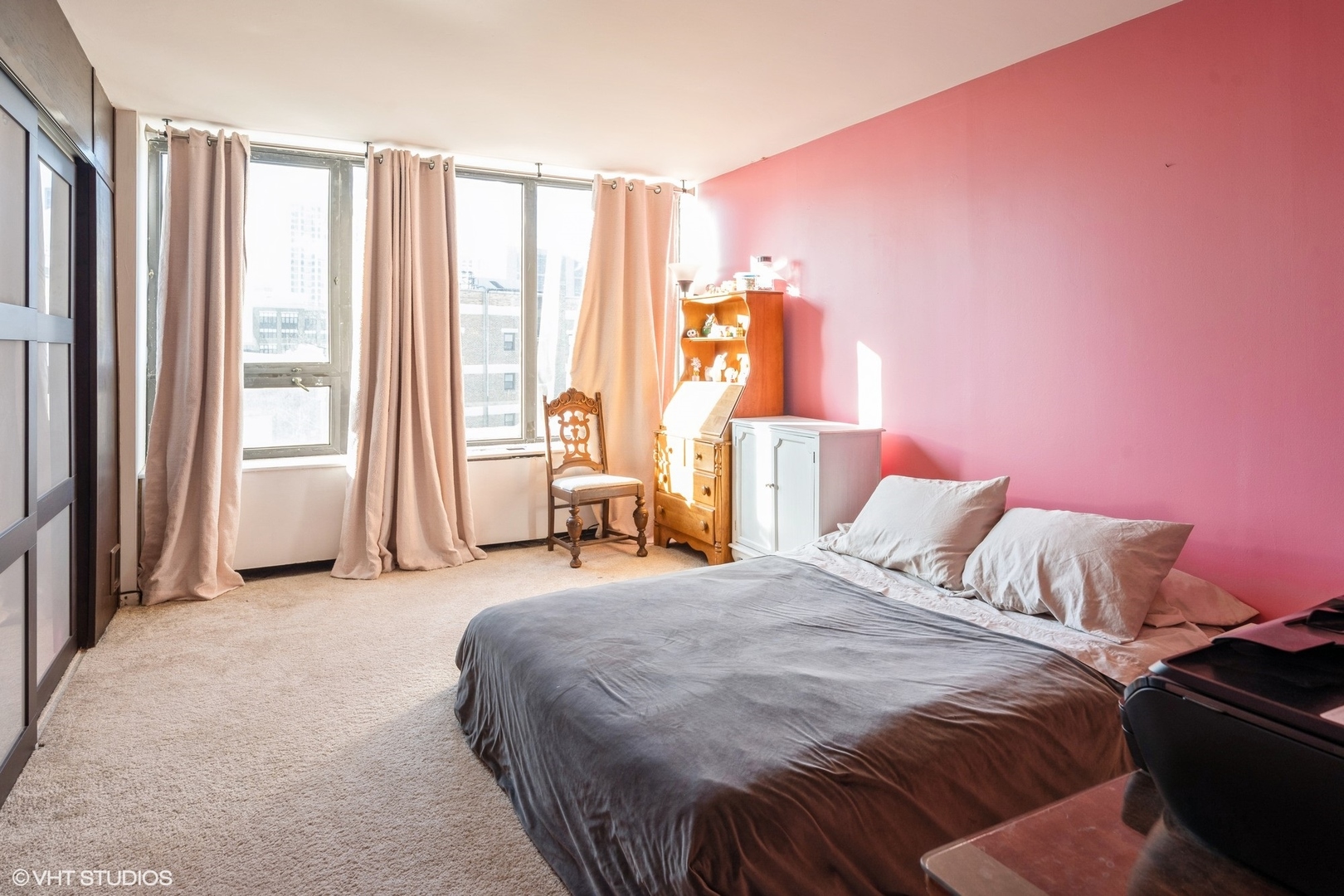 3930 N Pine Grove Avenue Unit: 604