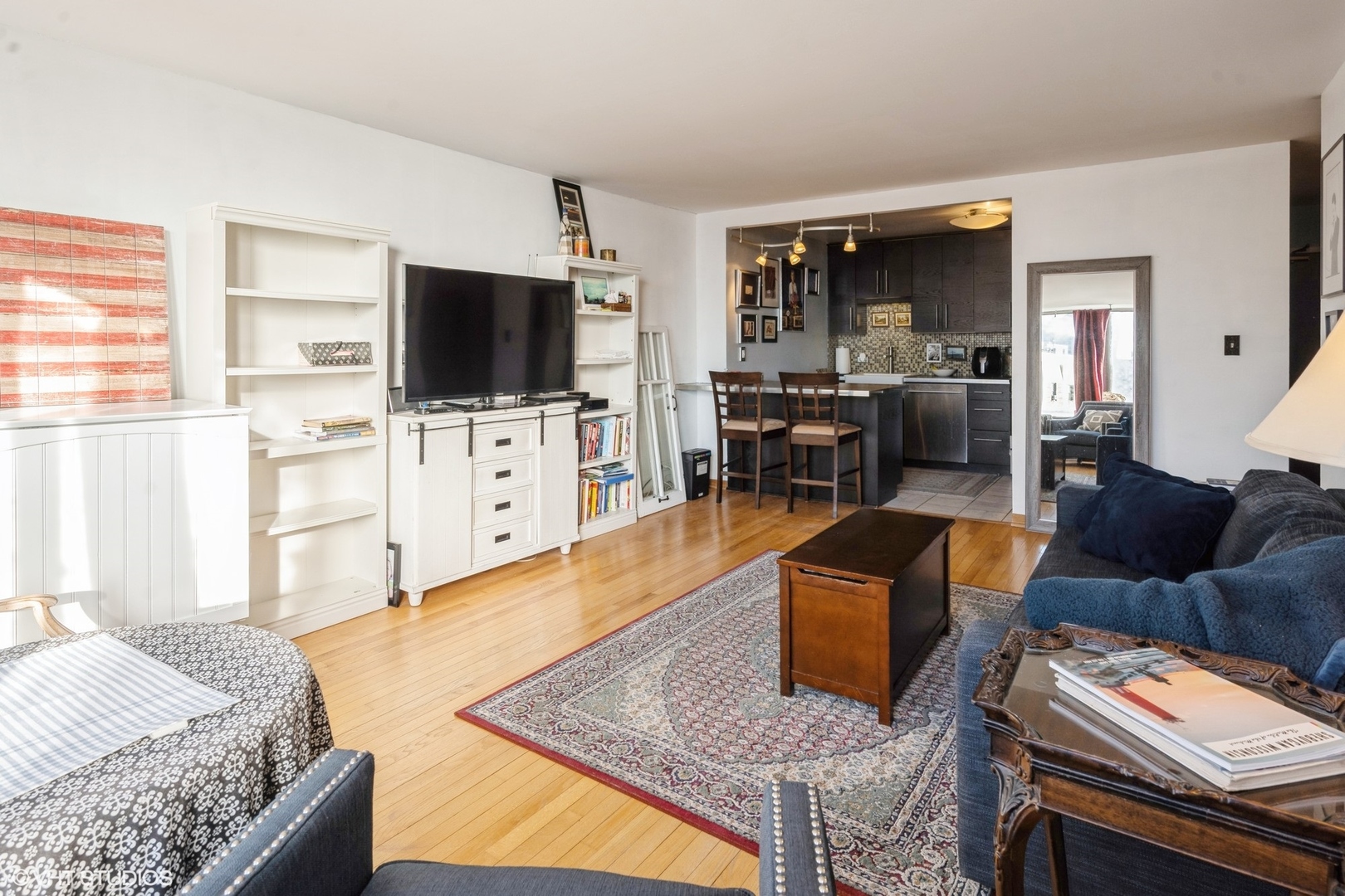 3930 N Pine Grove Avenue Unit: 604