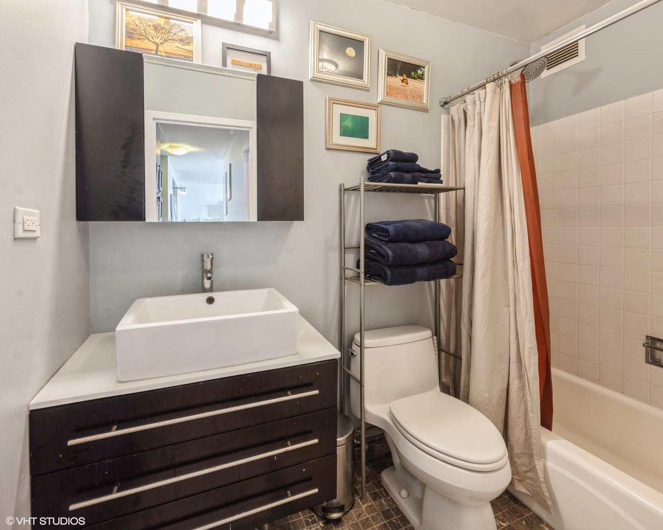 3930 N Pine Grove Avenue Unit: 604