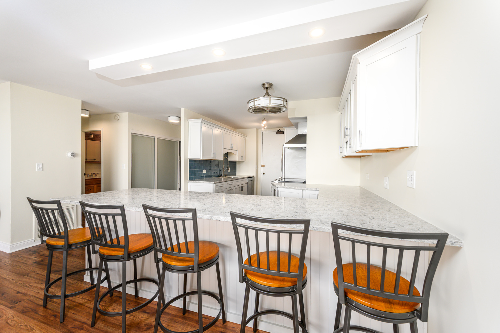 5855 N Sheridan Road Unit: 24J