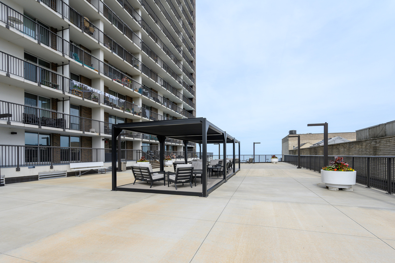 5855 N Sheridan Road Unit: 24J