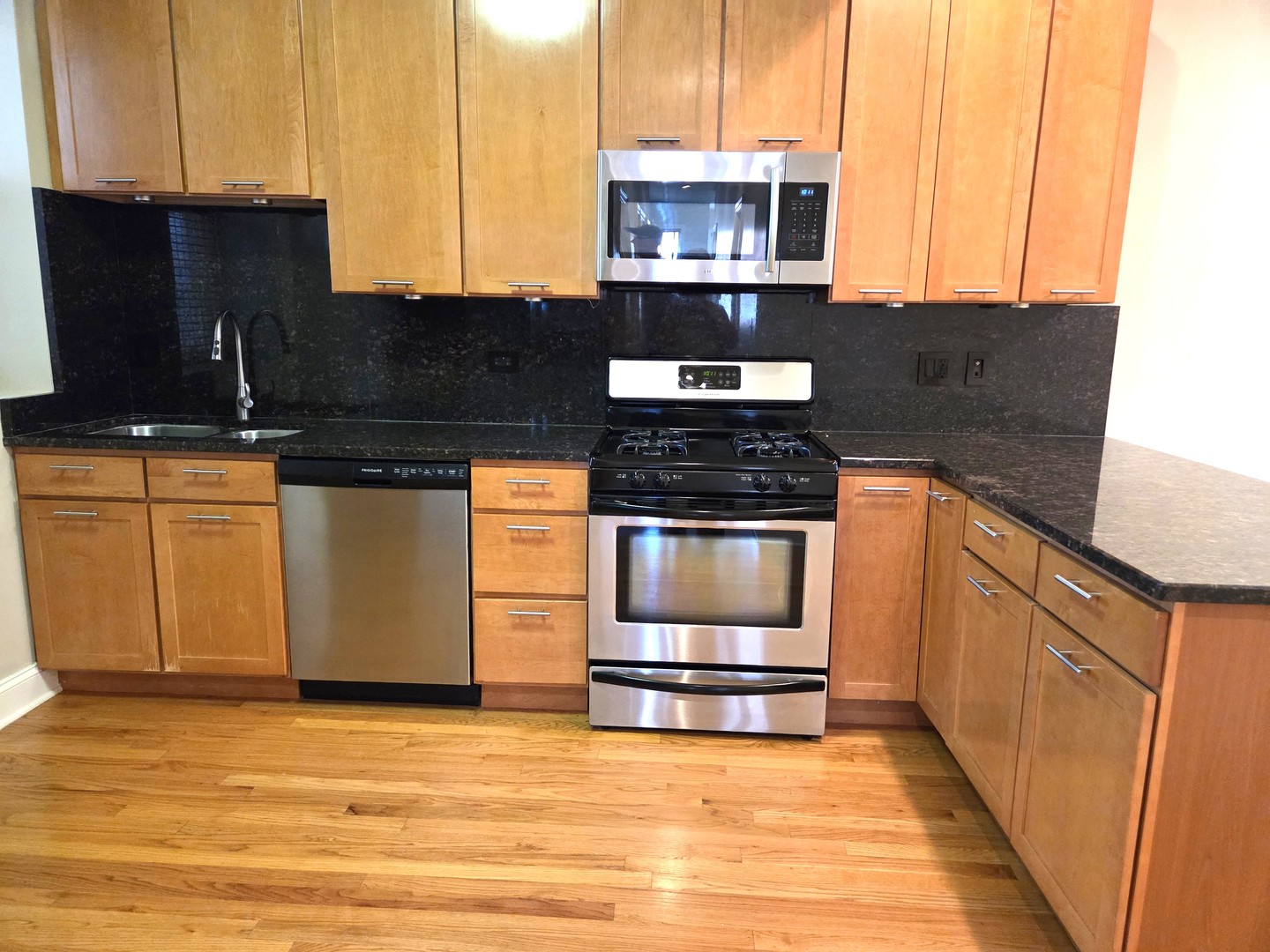 6501 N Bosworth Avenue Unit: 3C